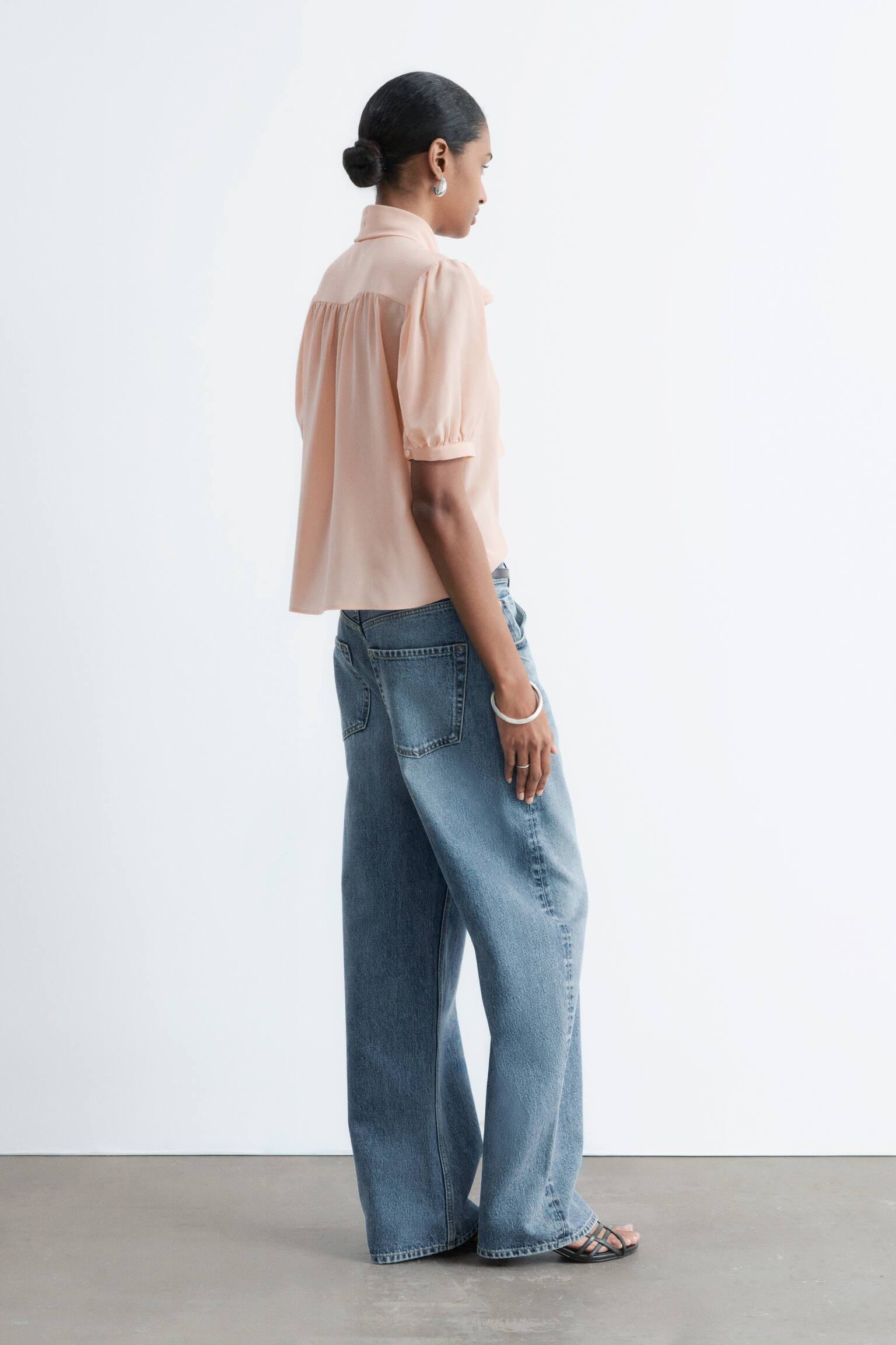 Blouse en soie à imprimés et nœud lavallière - Beige chaud - 4