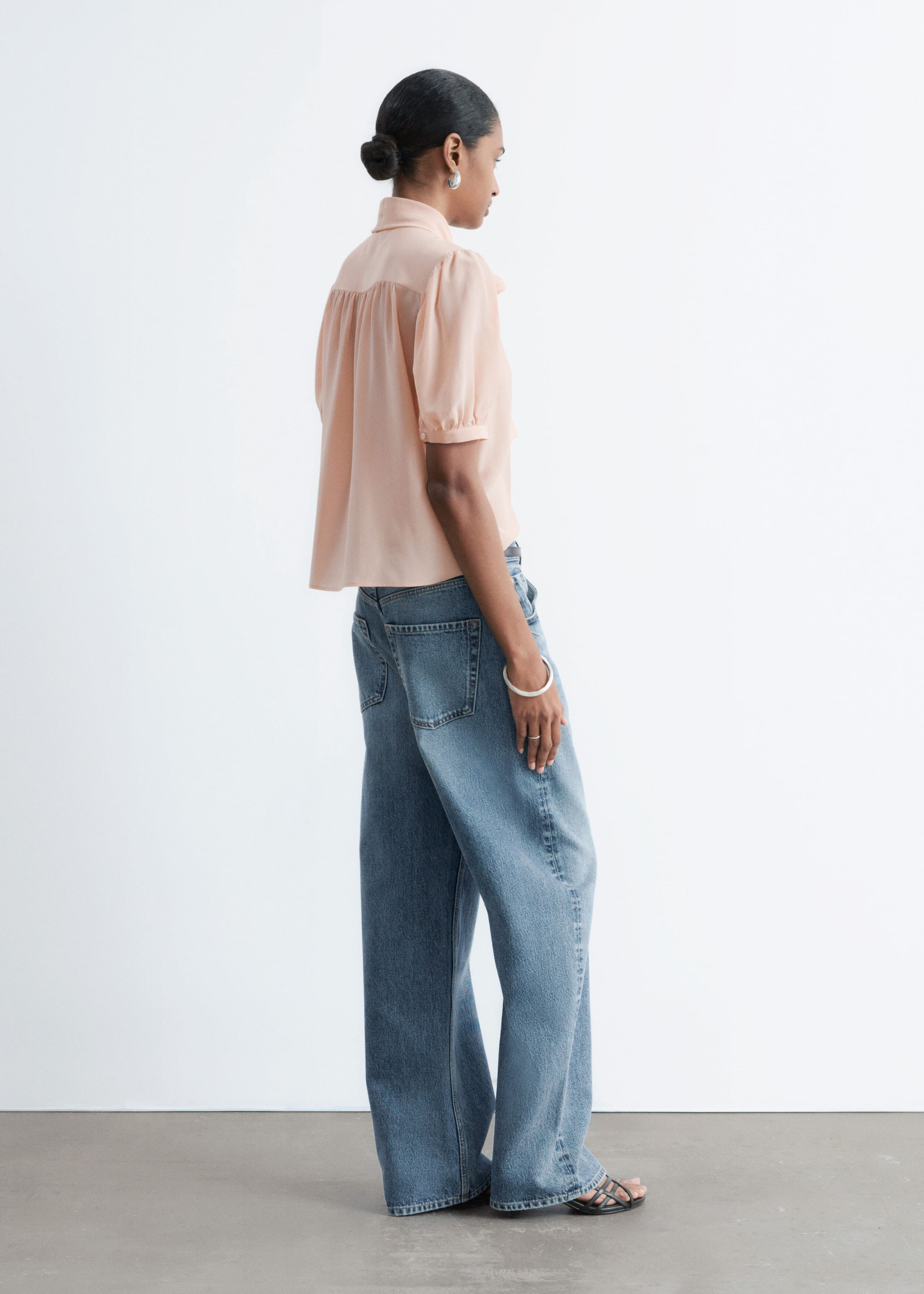 Image of Blouse en soie à imprimés et nœud lavallière