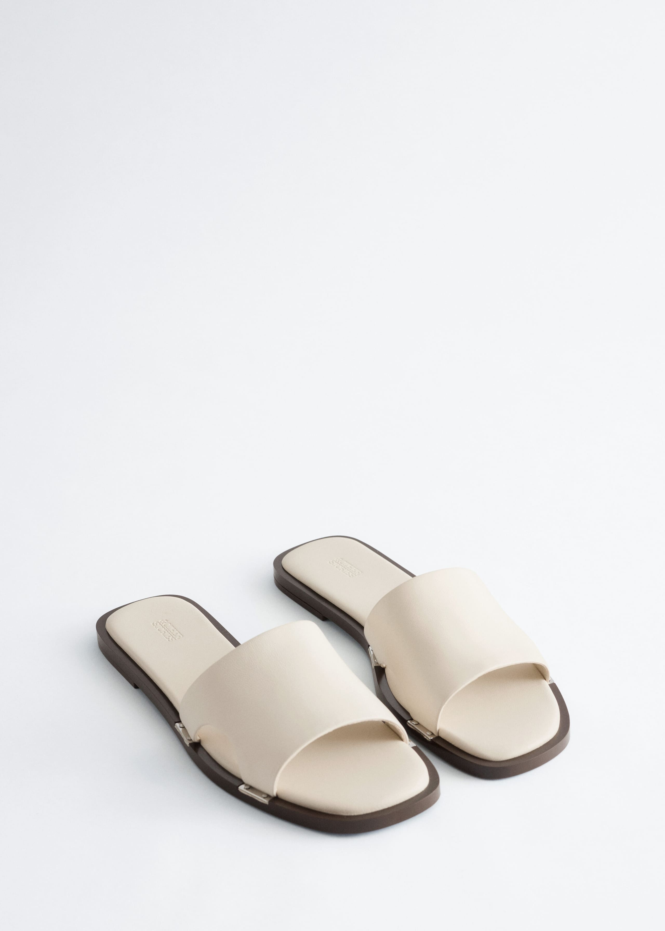 Image of Sandali in pelle con dettagli in metallo