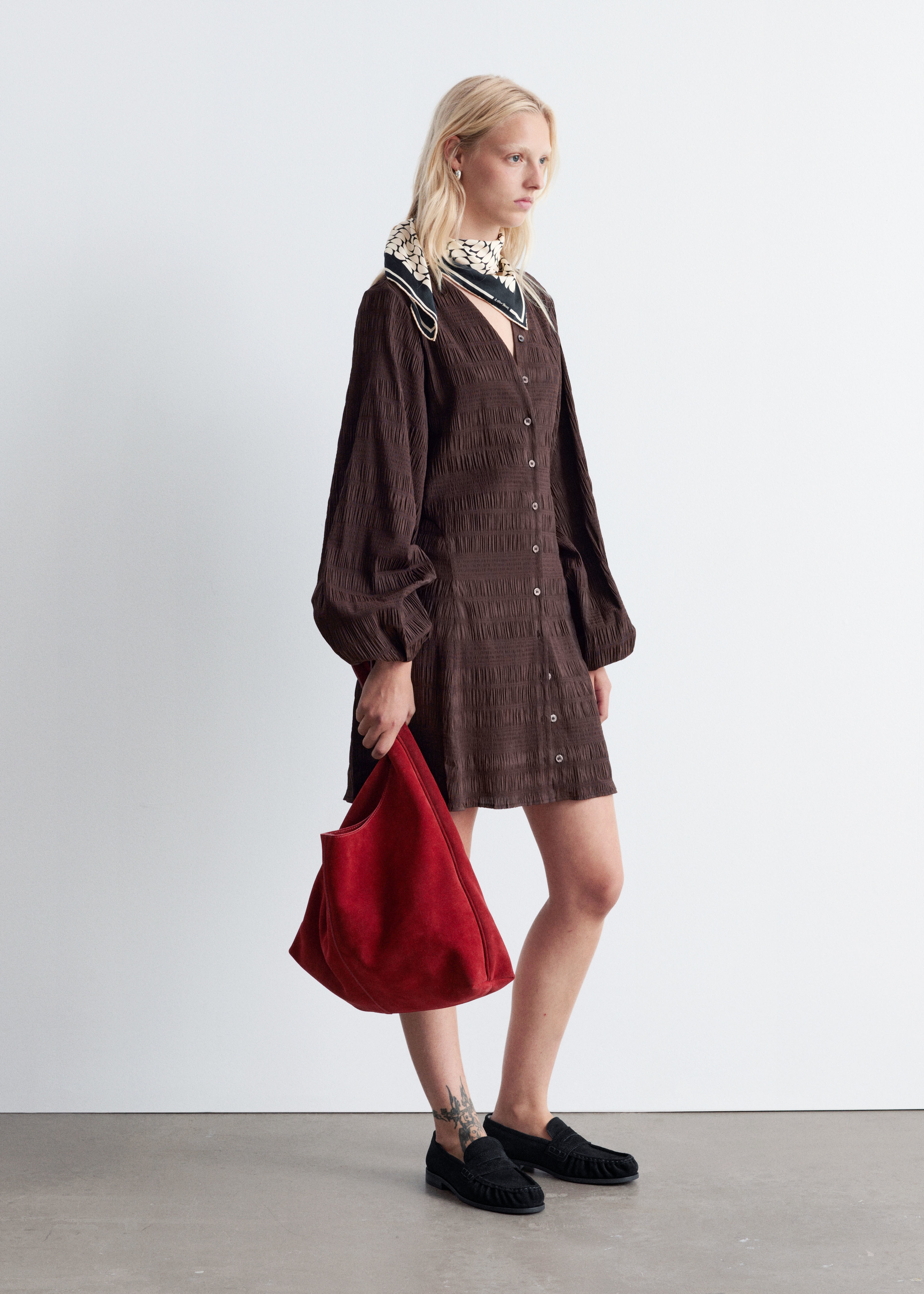 Sukienka z marszczeniami i balonowymi rękawami - Ciemnobrązowy/Ciemnoniebieski