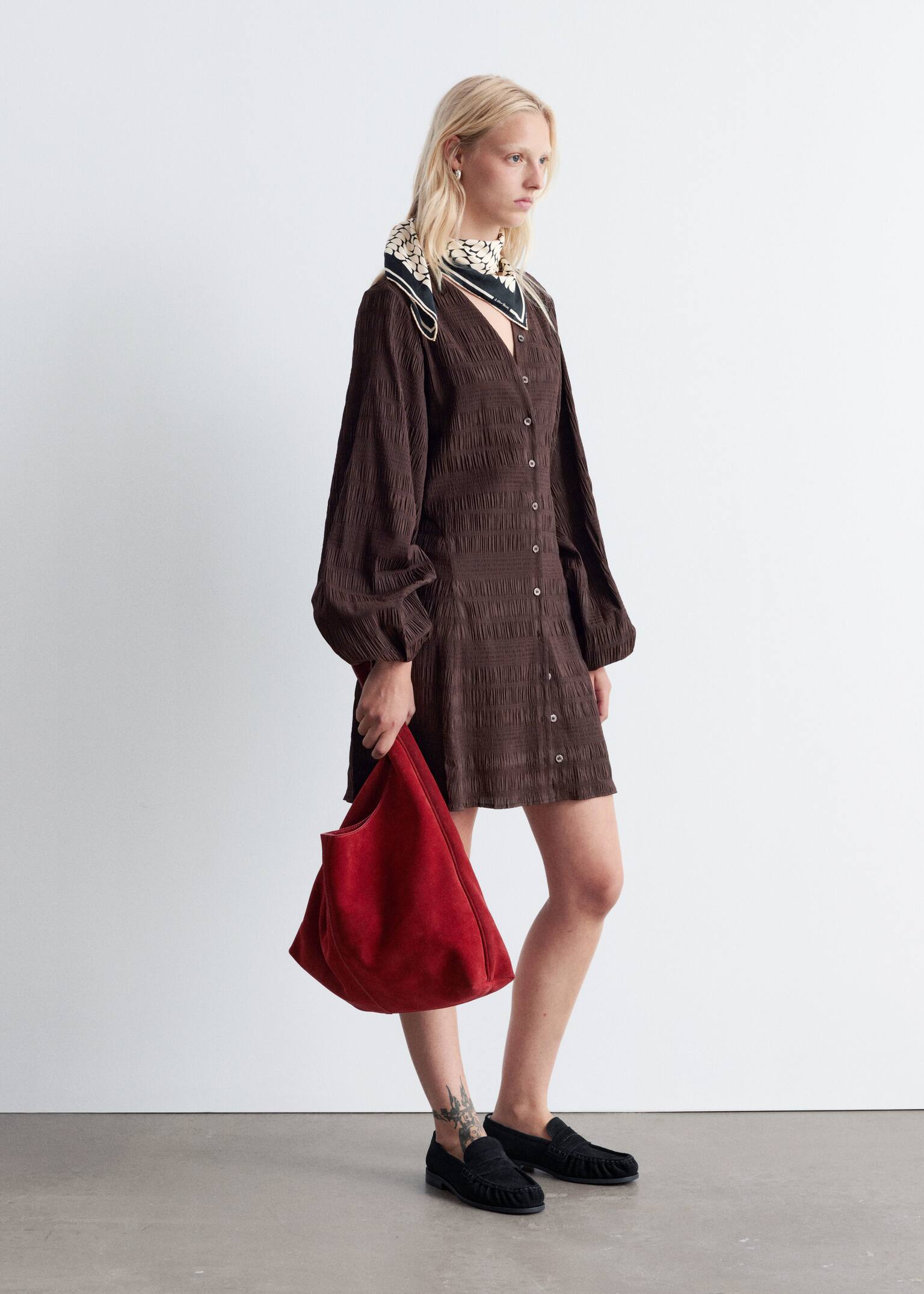 Gesmokte mini-jurk met ballonmouwen - Donkerbruin/Donkerblauw