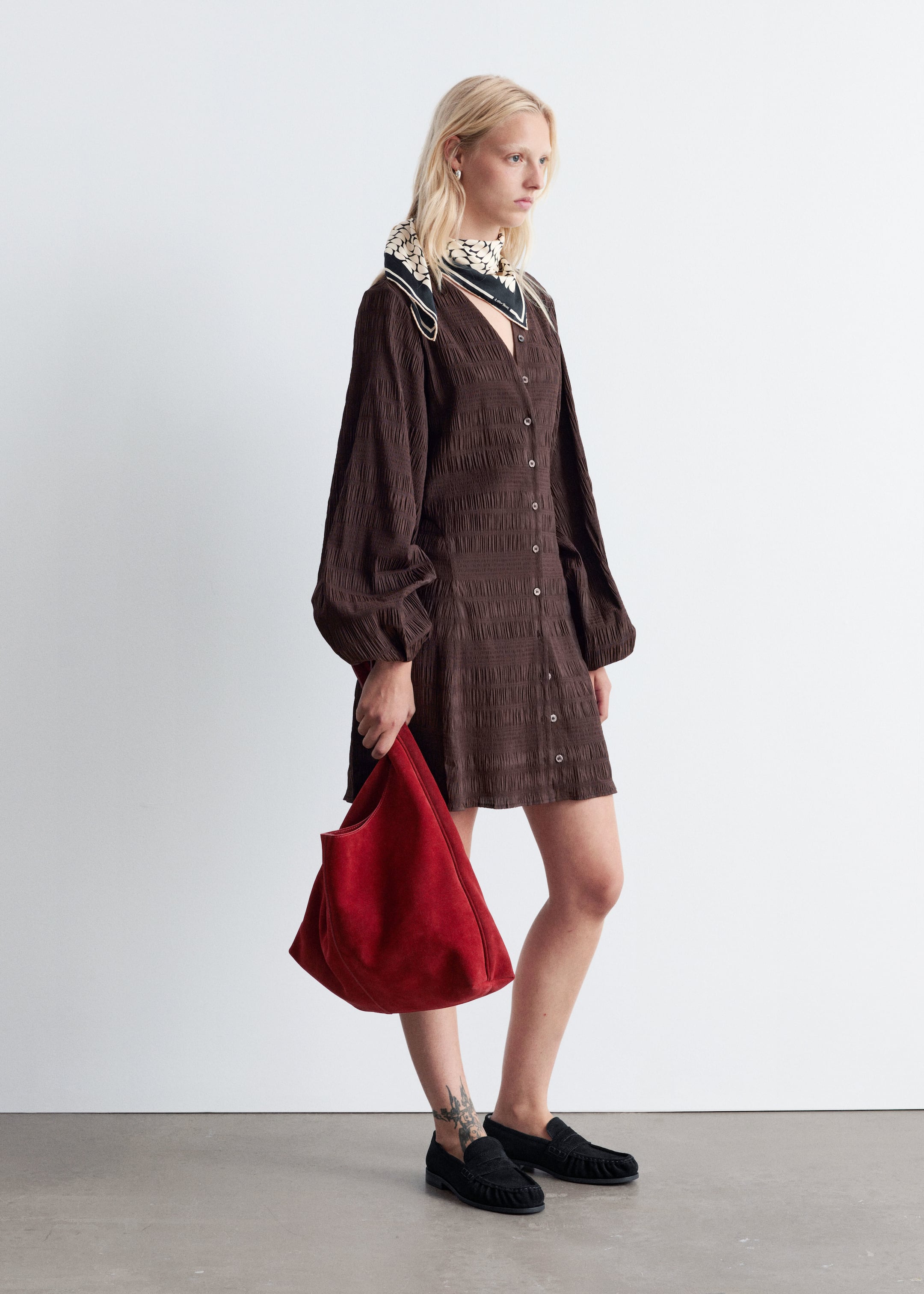 Agrandir l'image: Robe courte manches ballon à smocks - Marron foncé - FEMME | H&M CH 1