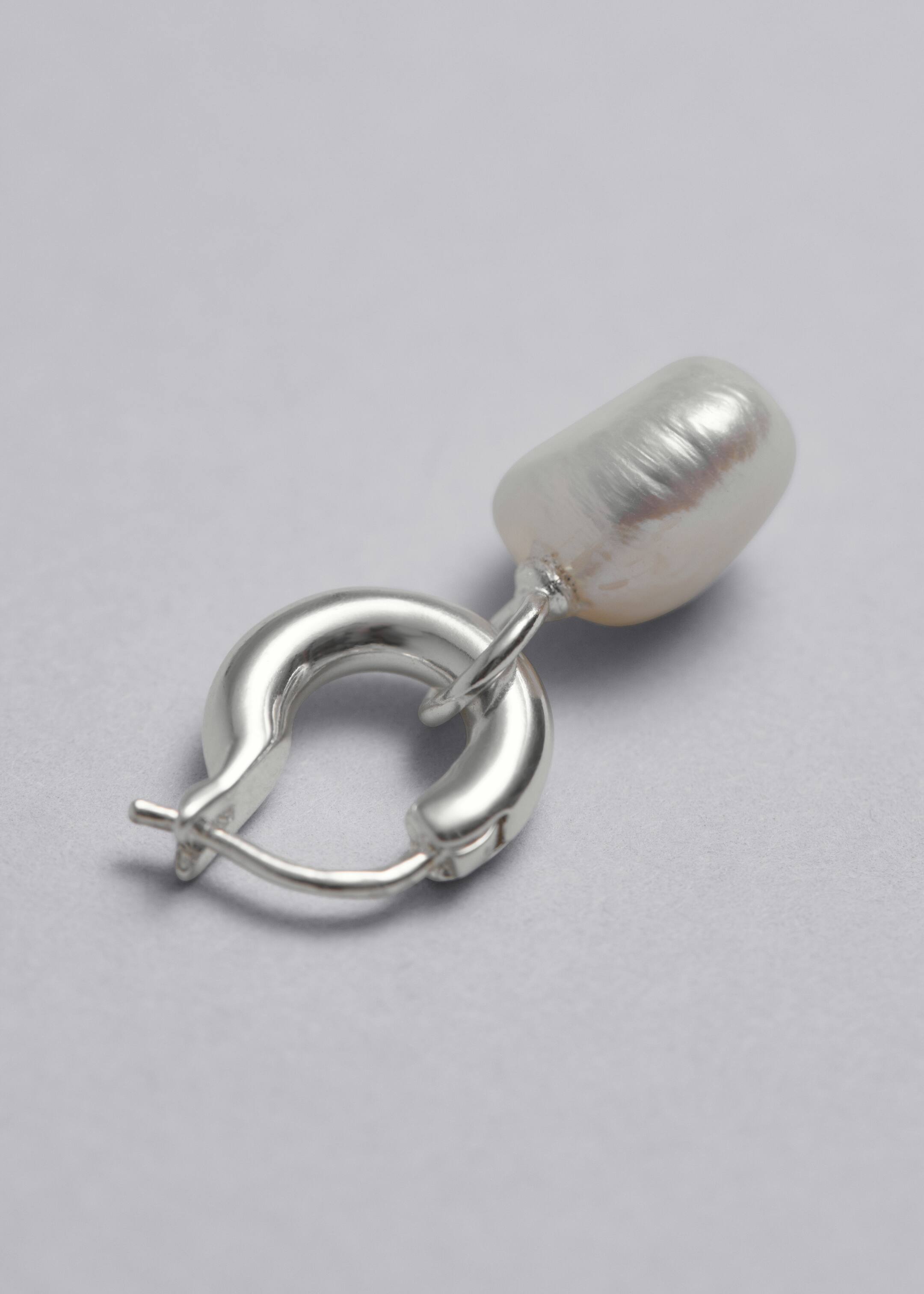 הצגת תמונה גדולה יותר: Freshwater Pearl Hoops - Silver - Ladies | H&M IL 2