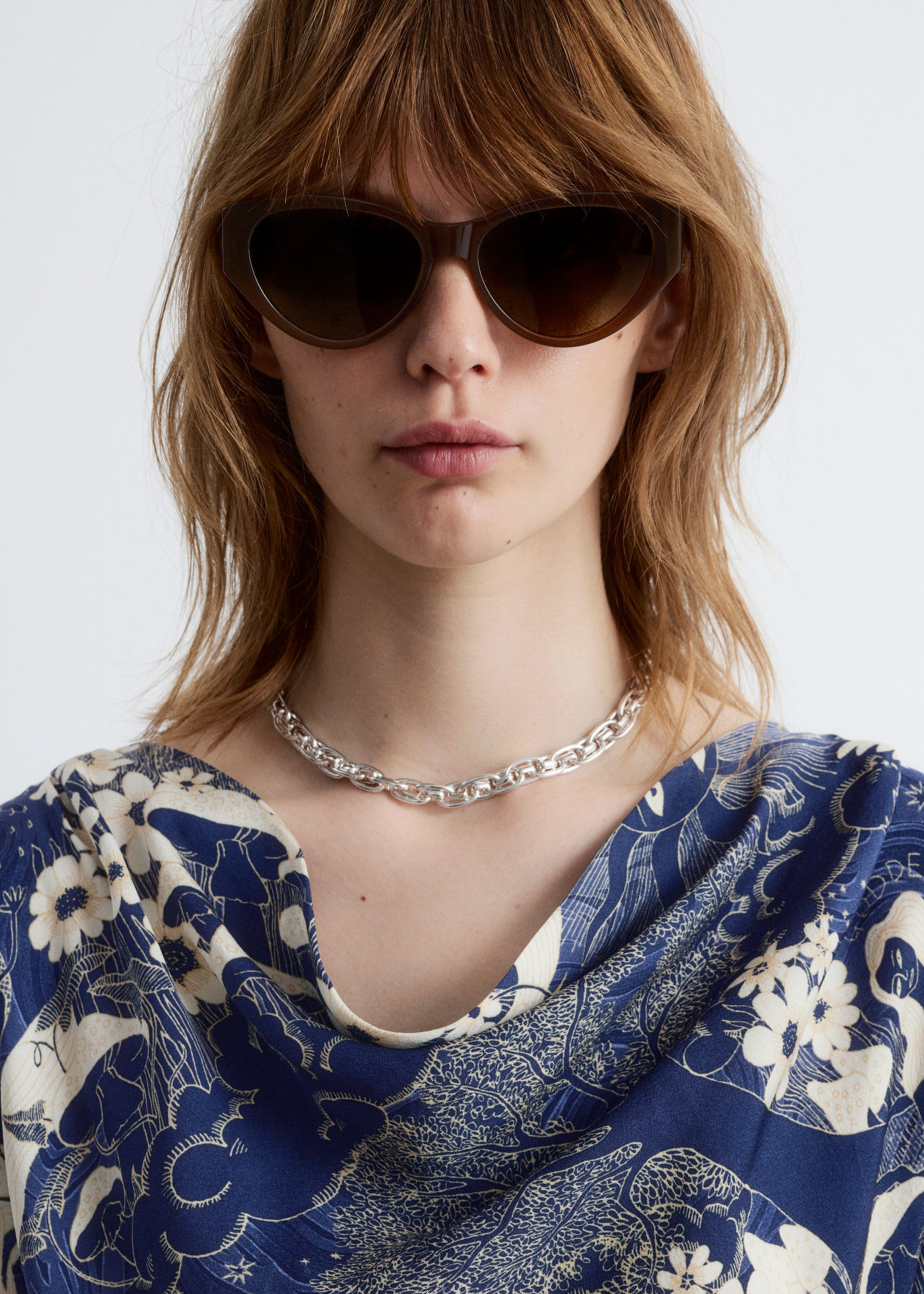 Grotere afbeelding bekijken: Gedrapeerde top met gedrapeerde kraag - Donkerblauw/beige patroon - DAMES | H&M NL 3