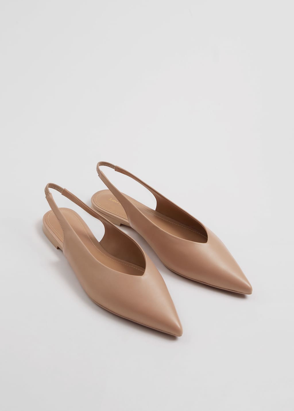 Spitze Slingback-Sandalen ohne Absatz aus Leder - Ecru - Stillleben