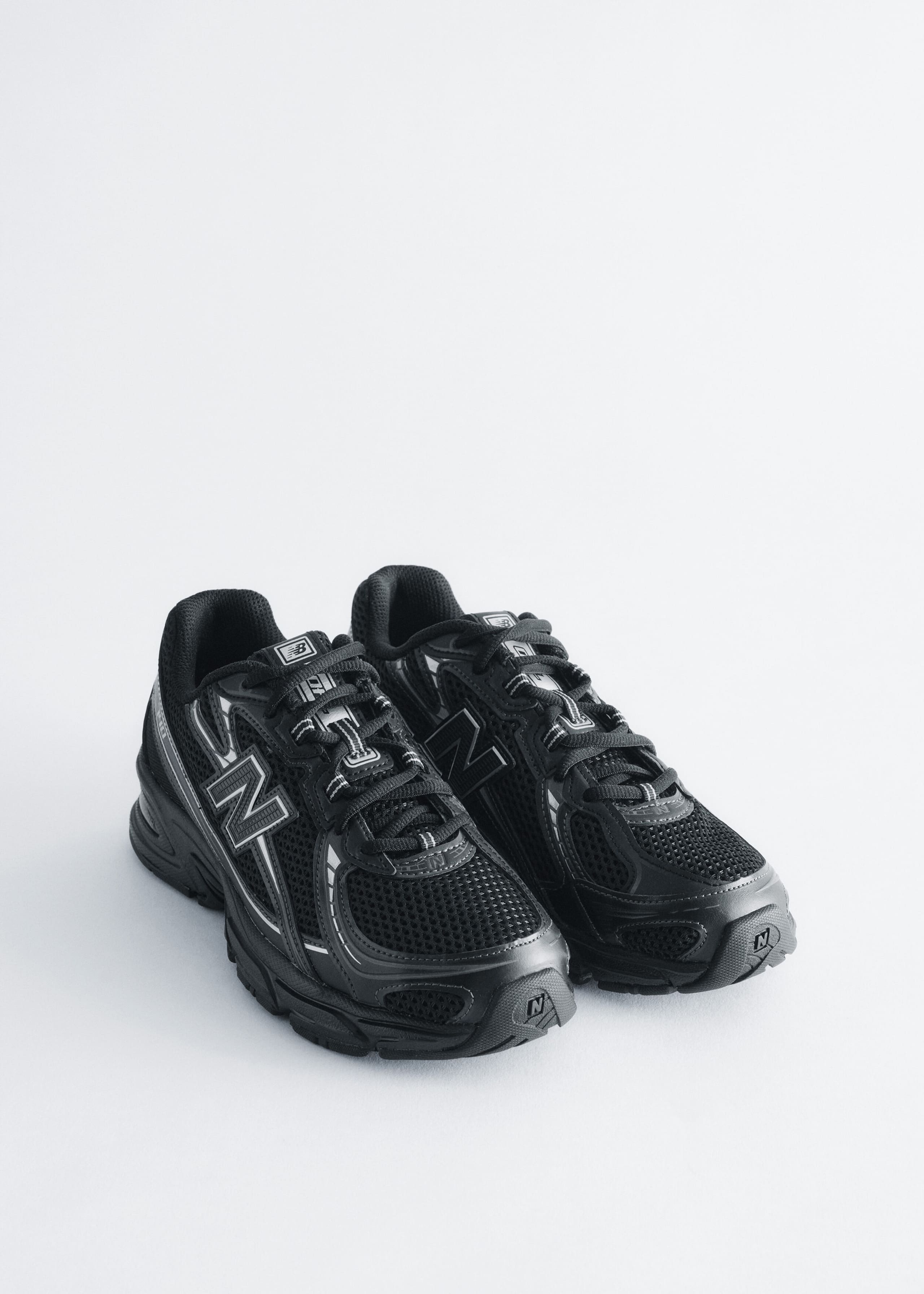 New Balance 740 Sneakers - Black - Still Life