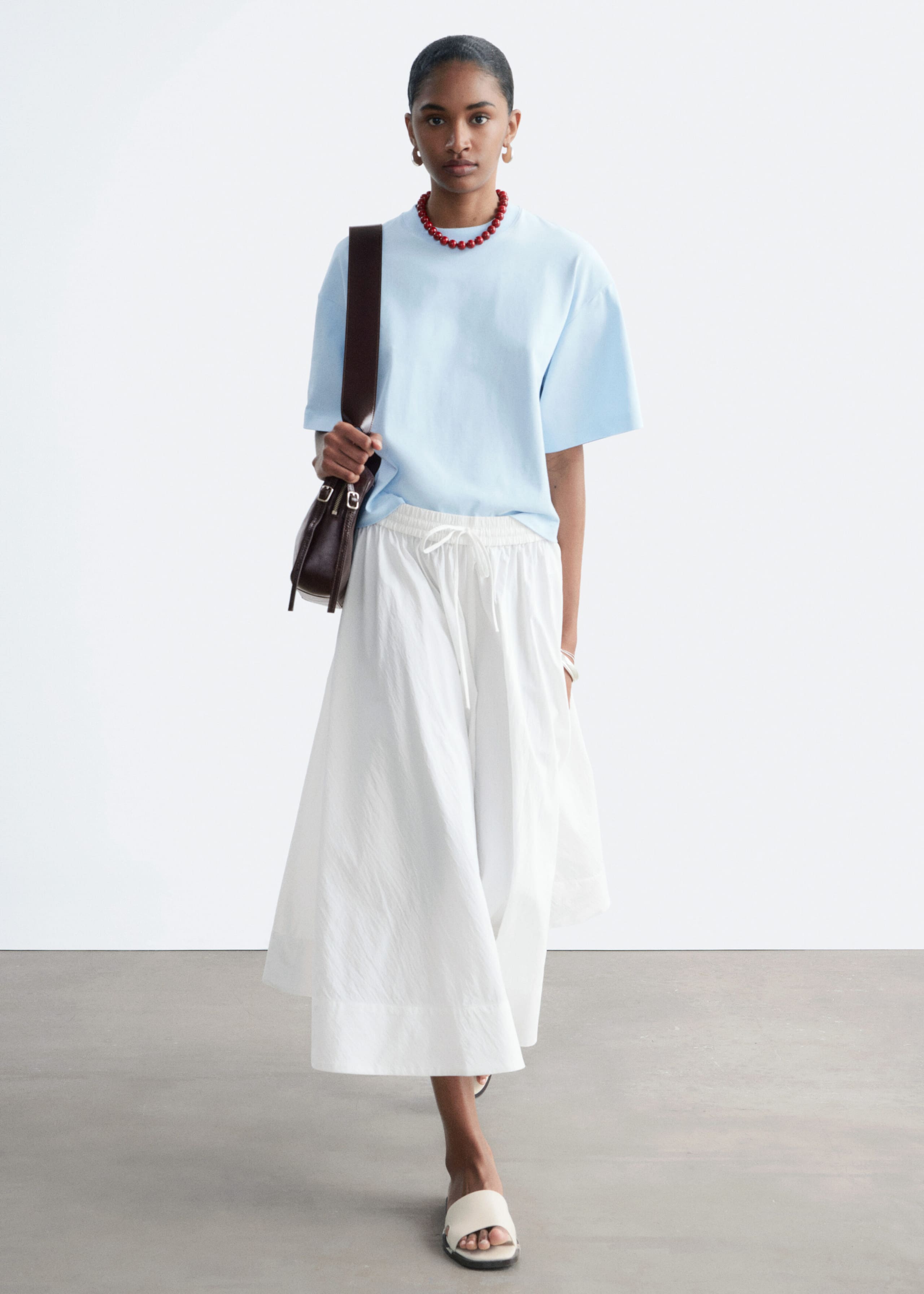 Boxy T-Shirt - Black - Lookbook