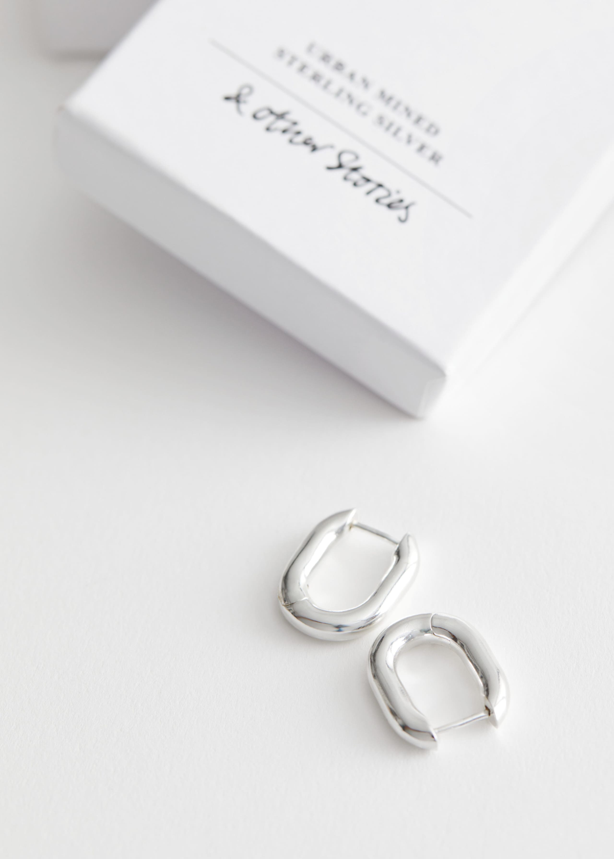 SterlingSilverOvalHoopEarrings - {{variantName}} - Descrizione dettagliata