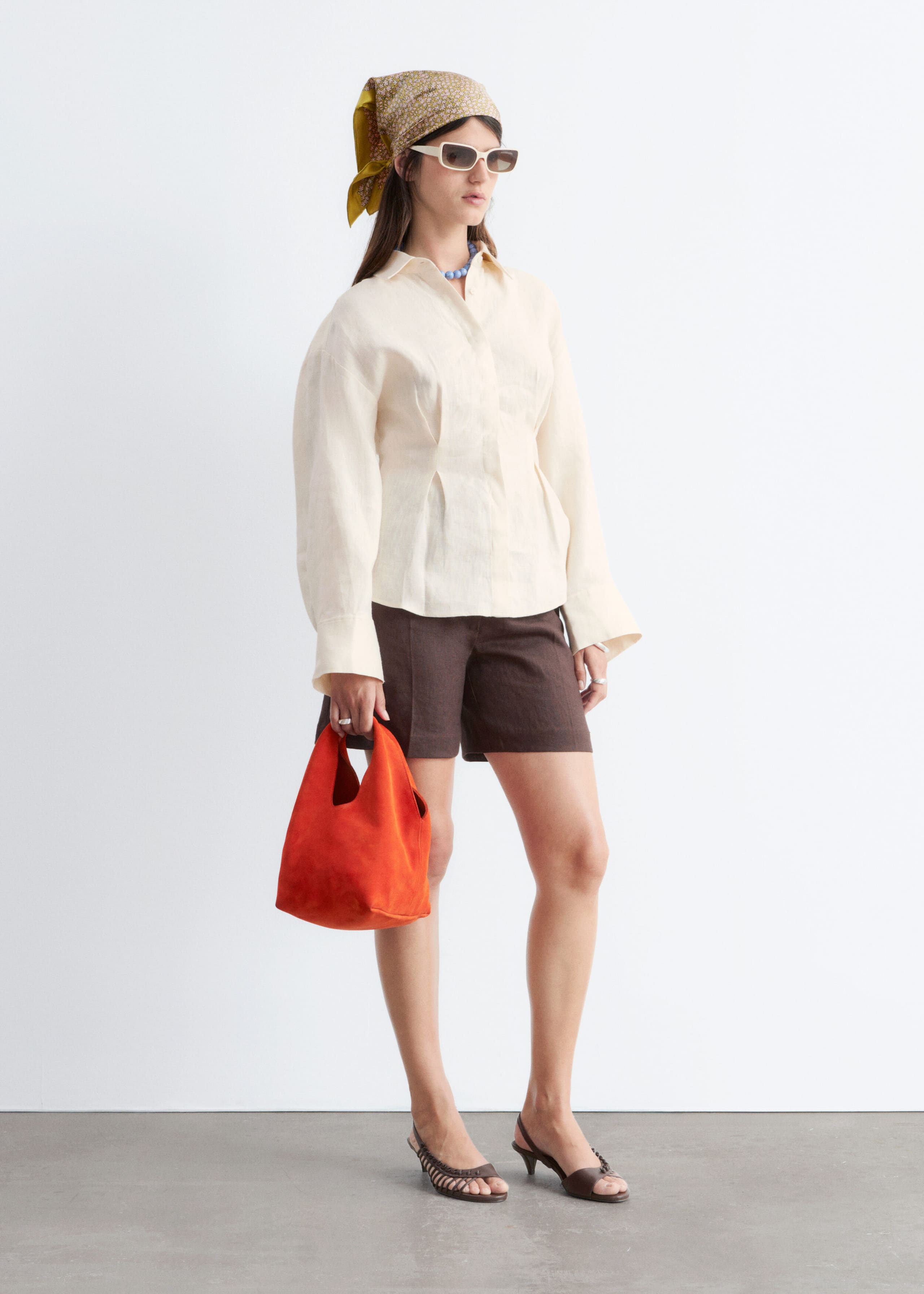 Linneskjorta med plisserad midja – Light Beige – lookbook