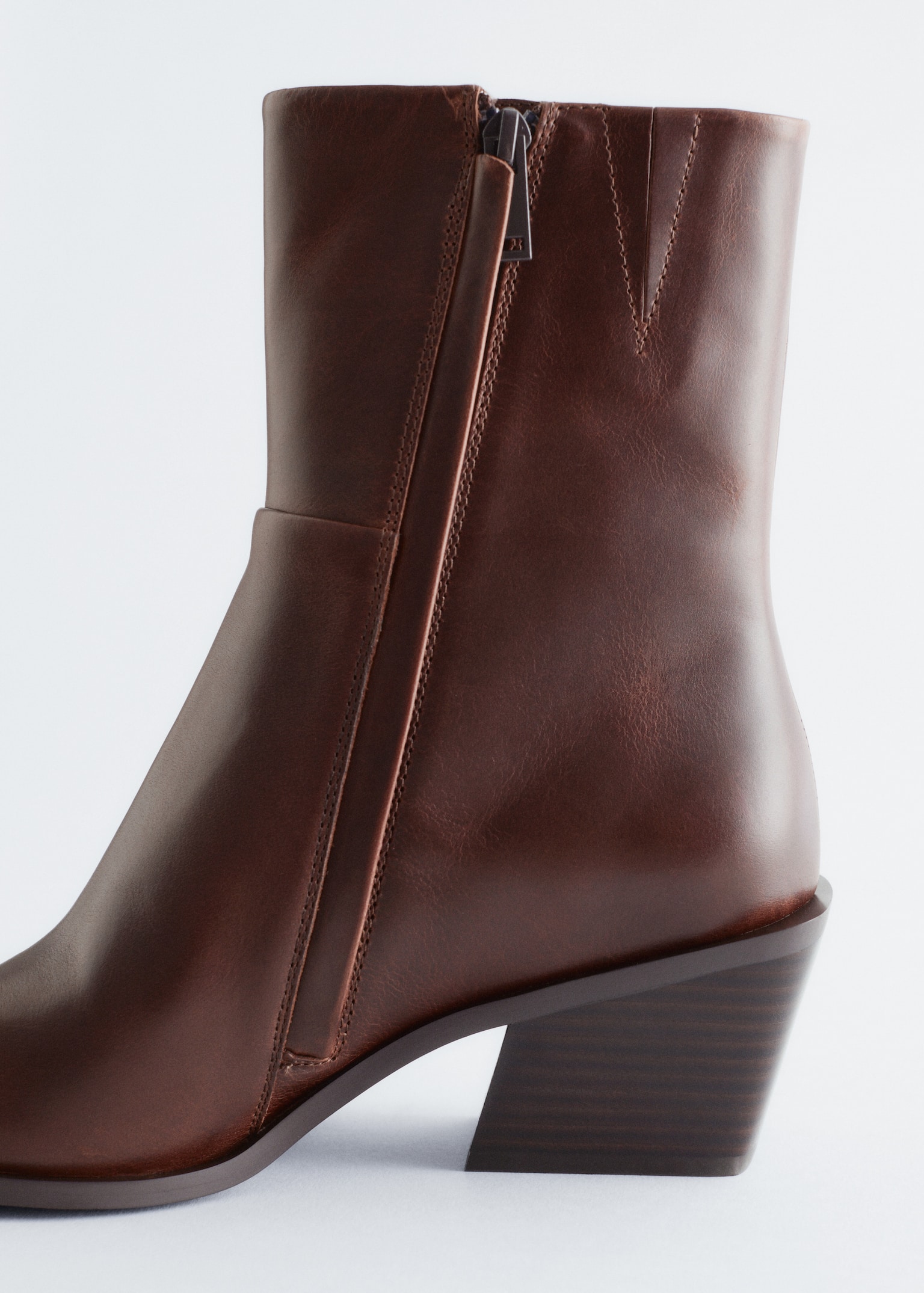 Sleek Leather Cowboy Boots - Castanho/Preto - 5