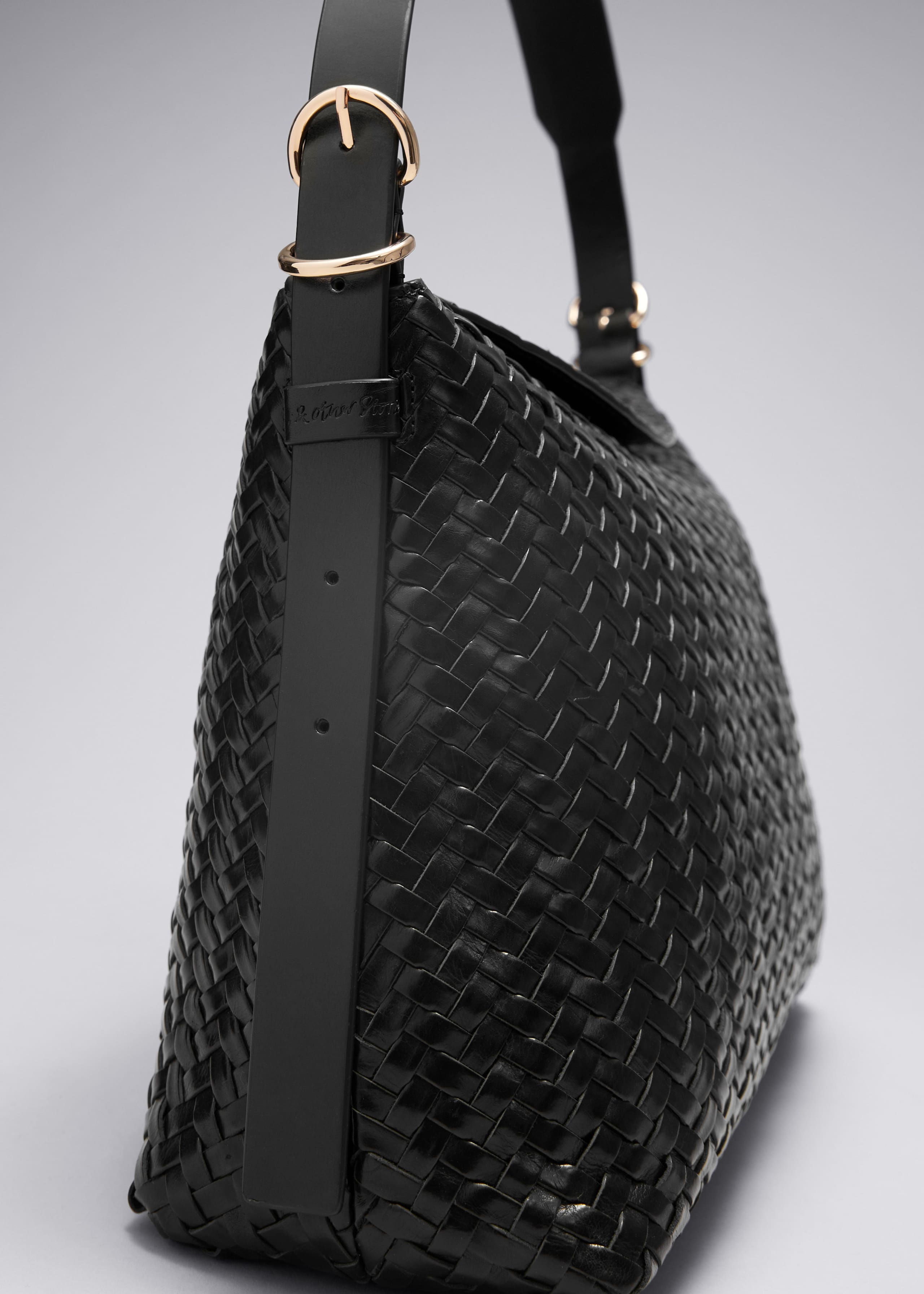 Große geflochtene Schultertasche - Schwarz - Stillleben