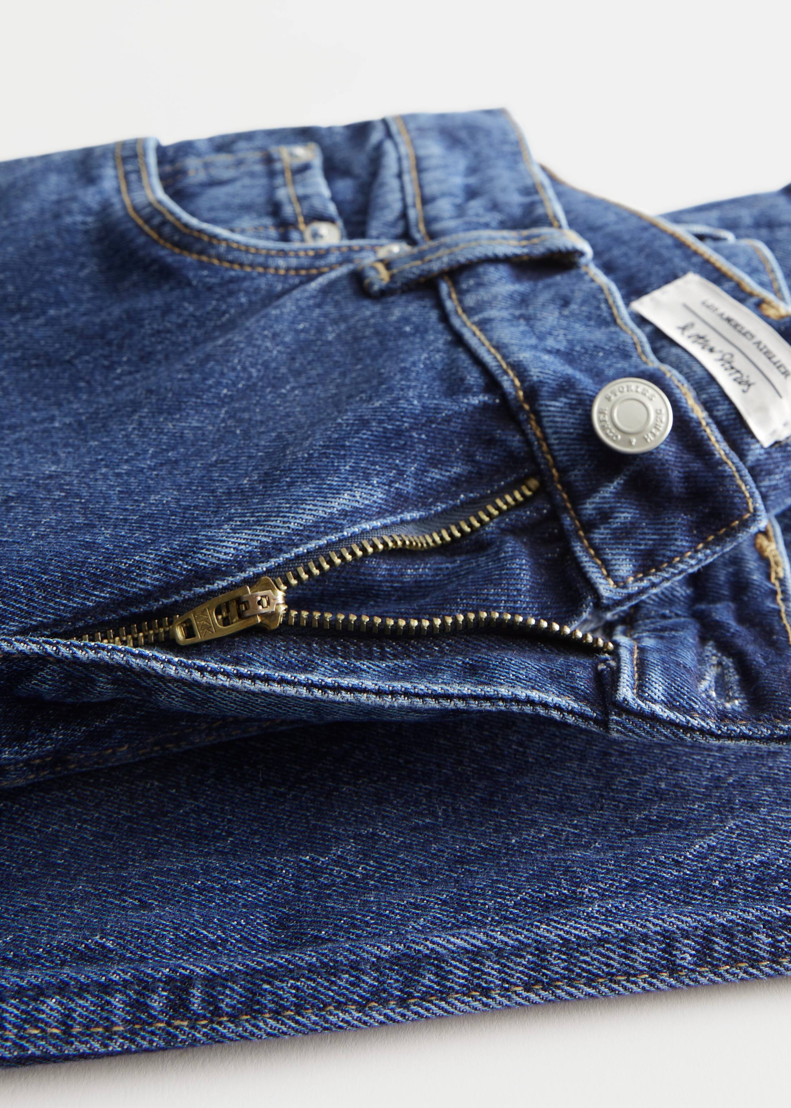 WideCroppedJeans - {{variantName}} - Detalle descriptivo