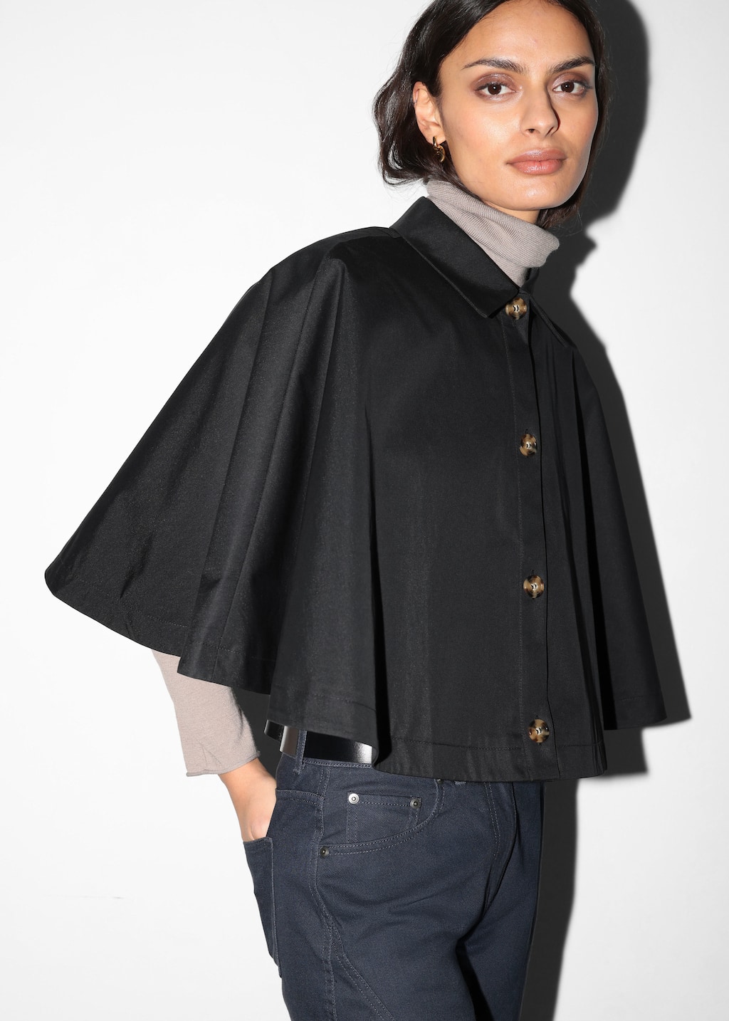 Image of Mantella cropped in stile trench