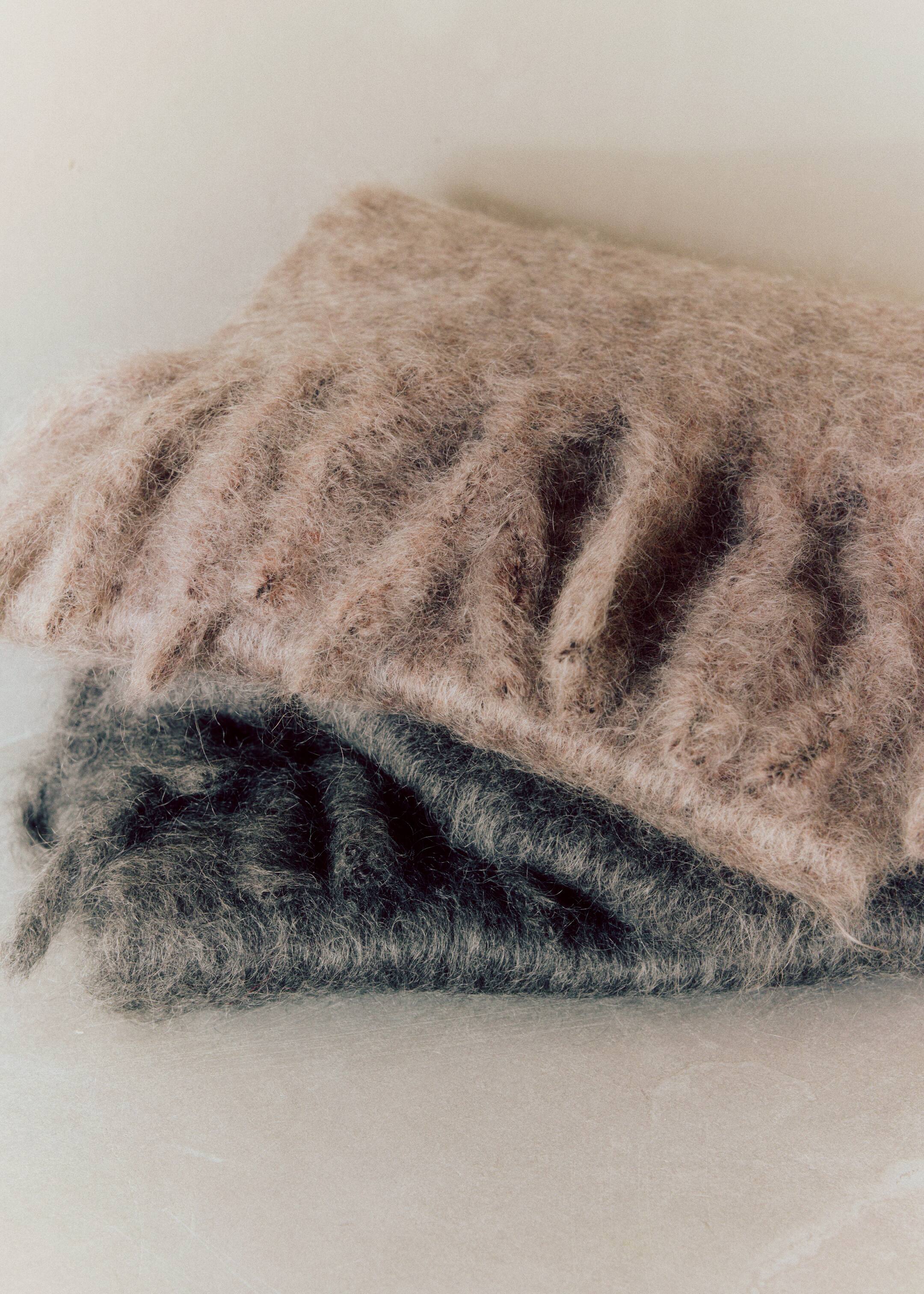 Ingrandisci l'immagine: Large Mohair-Blend Scarf - Greige Melange - DONNA | H&M CH 2