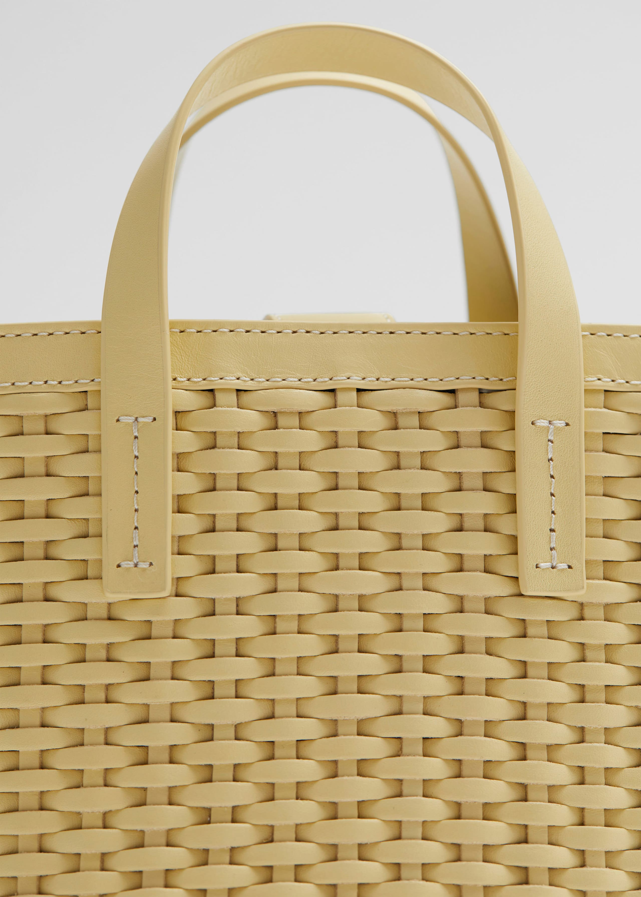 BraidedLeatherBucketBag - {{variantName}} - Descrizione dettagliata