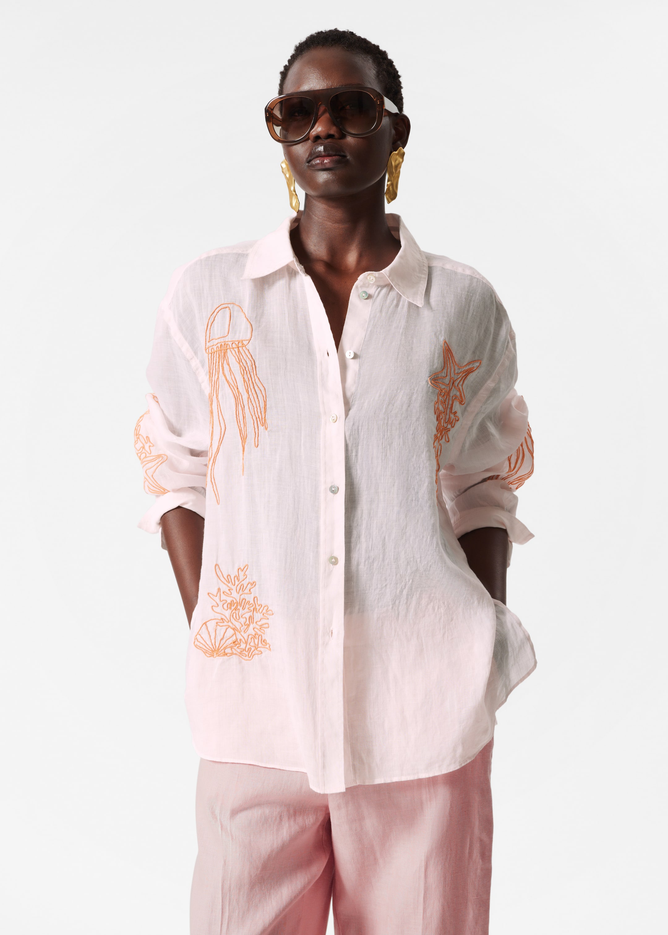 Visa större bild: Broderad skjorta i rami - Rosa - DAM | H&M SE 1