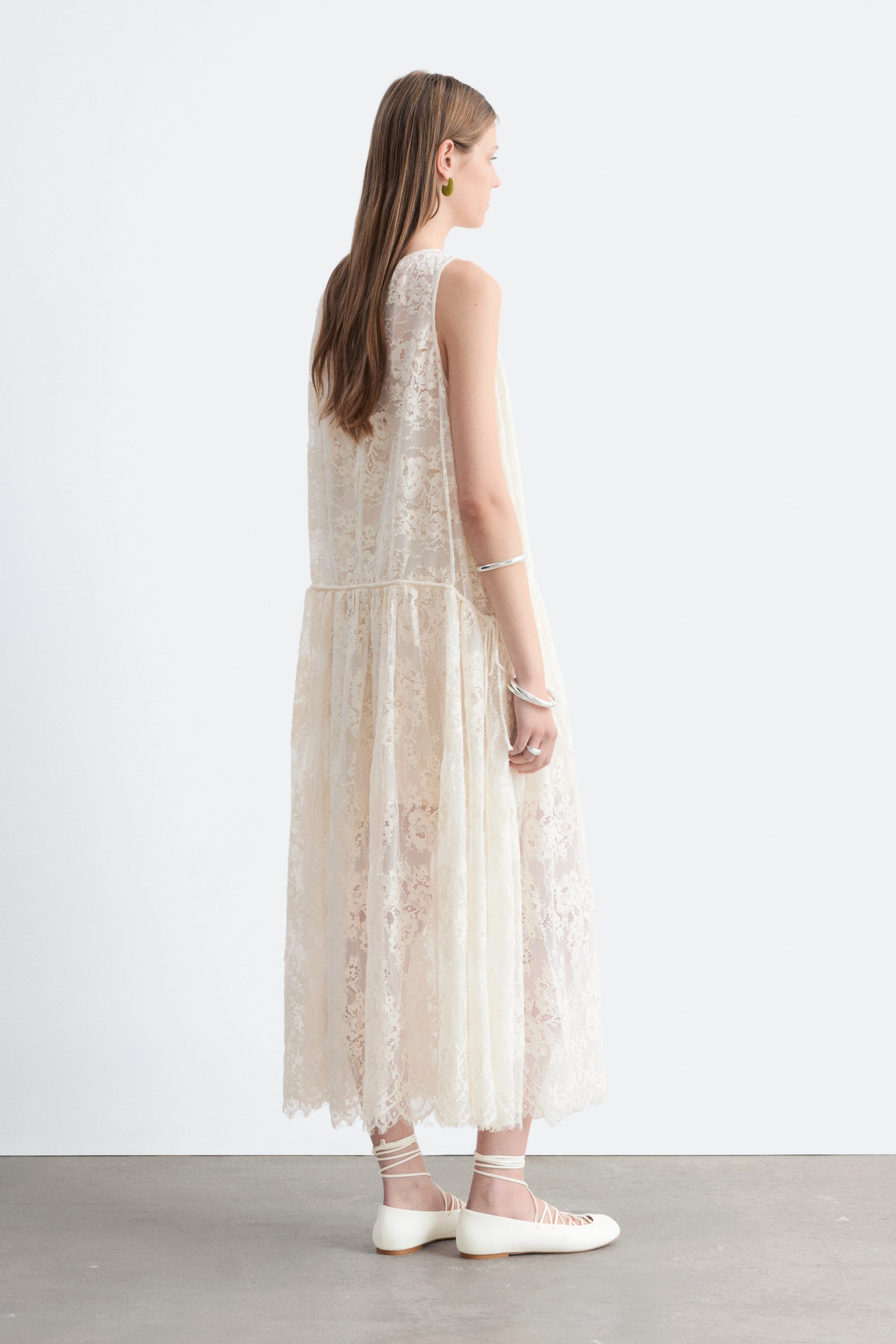 Langes Kleid mit Spitze - Weiß - 1