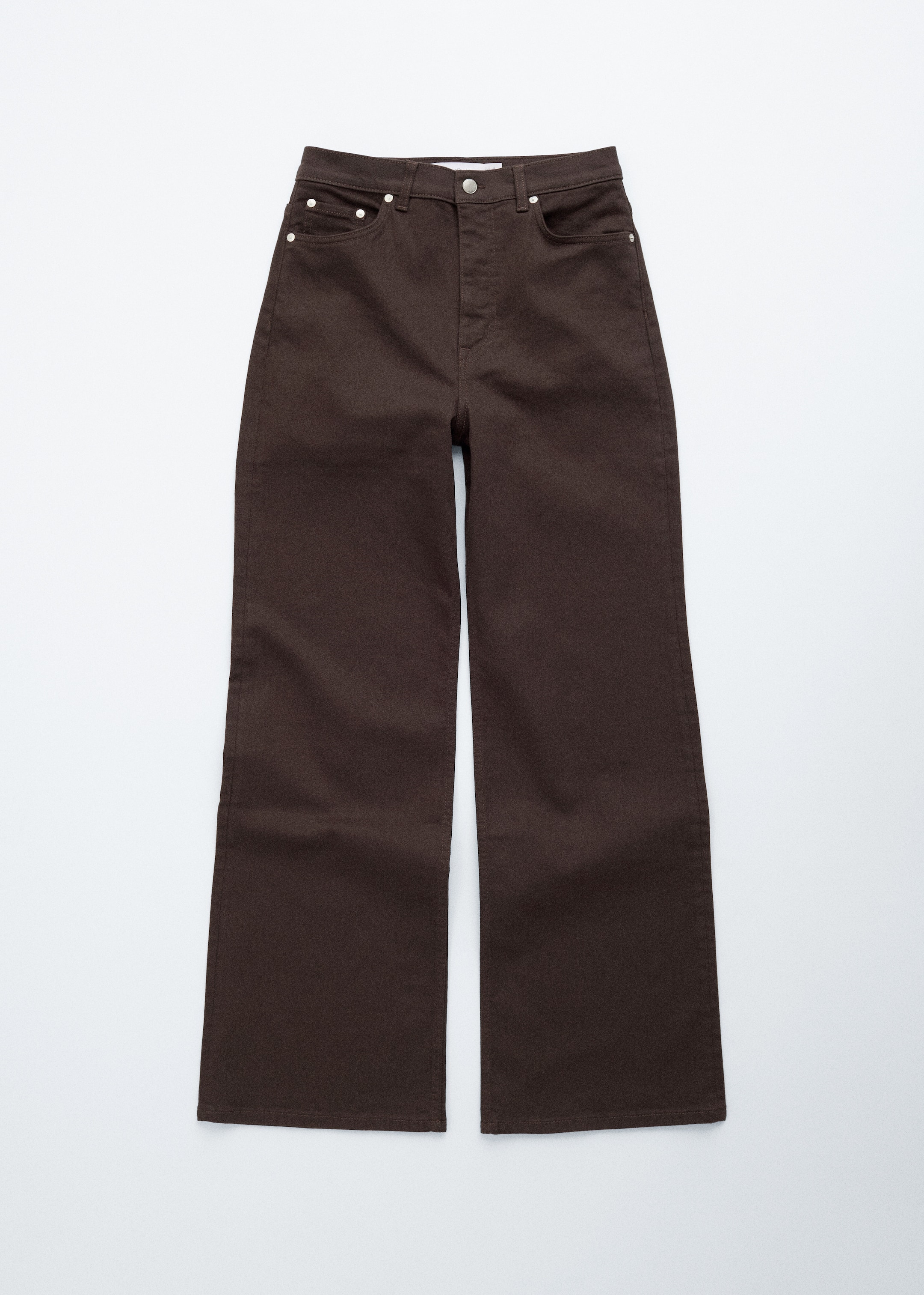 Se større billede: Et par mørkebrune, højtaljede, bredbenede jeans præsenteres forfra, med et klassisk femlomme denimdesign med synlige forlommer, metalnitter og en knap- og lynlåslukning.