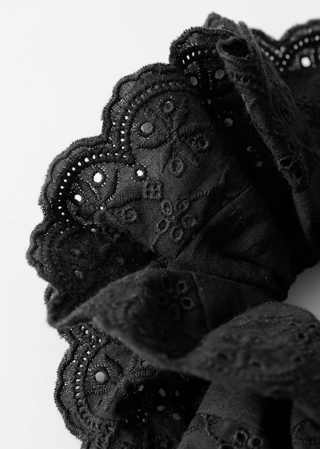 Scrunchie in pizzo sangallo - {{variantName}} - Descrizione dettagliata