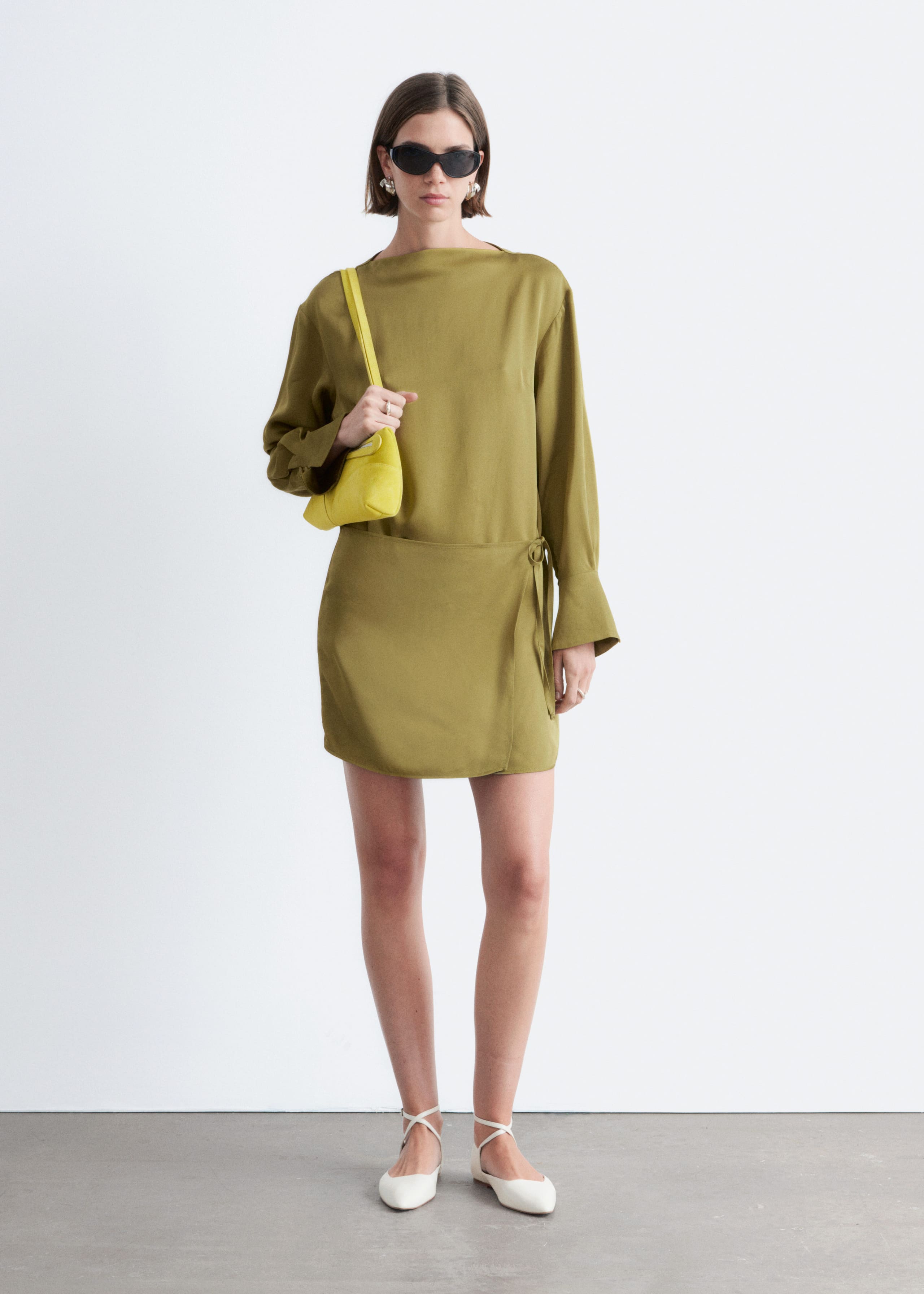 Image of Minikleid aus Satin mit Bindeband