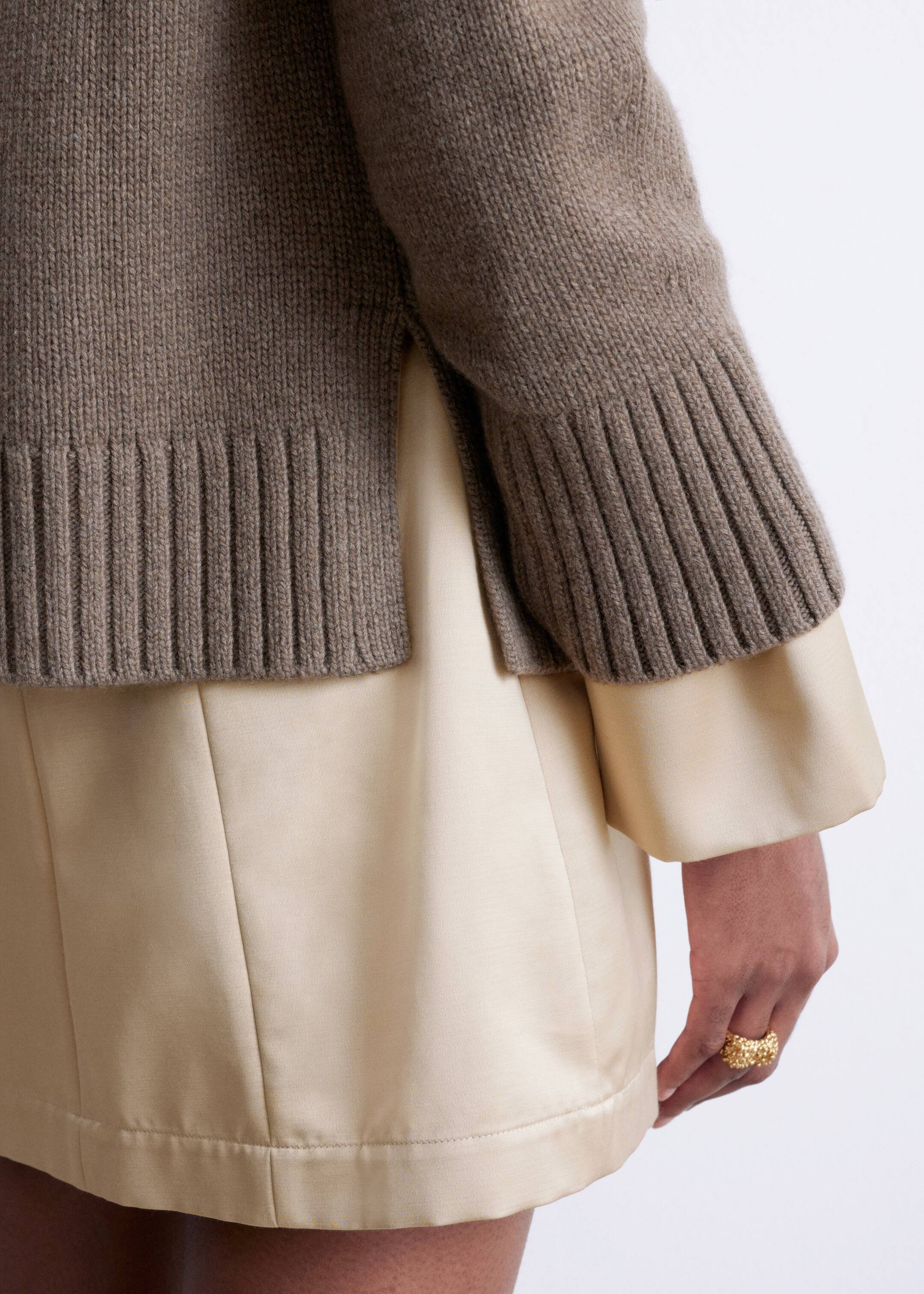 Größeres Bild anzeigen: Rollkragenpullover aus Kaschmir-Mix - Graubraun - Ladies | H&M AT 4