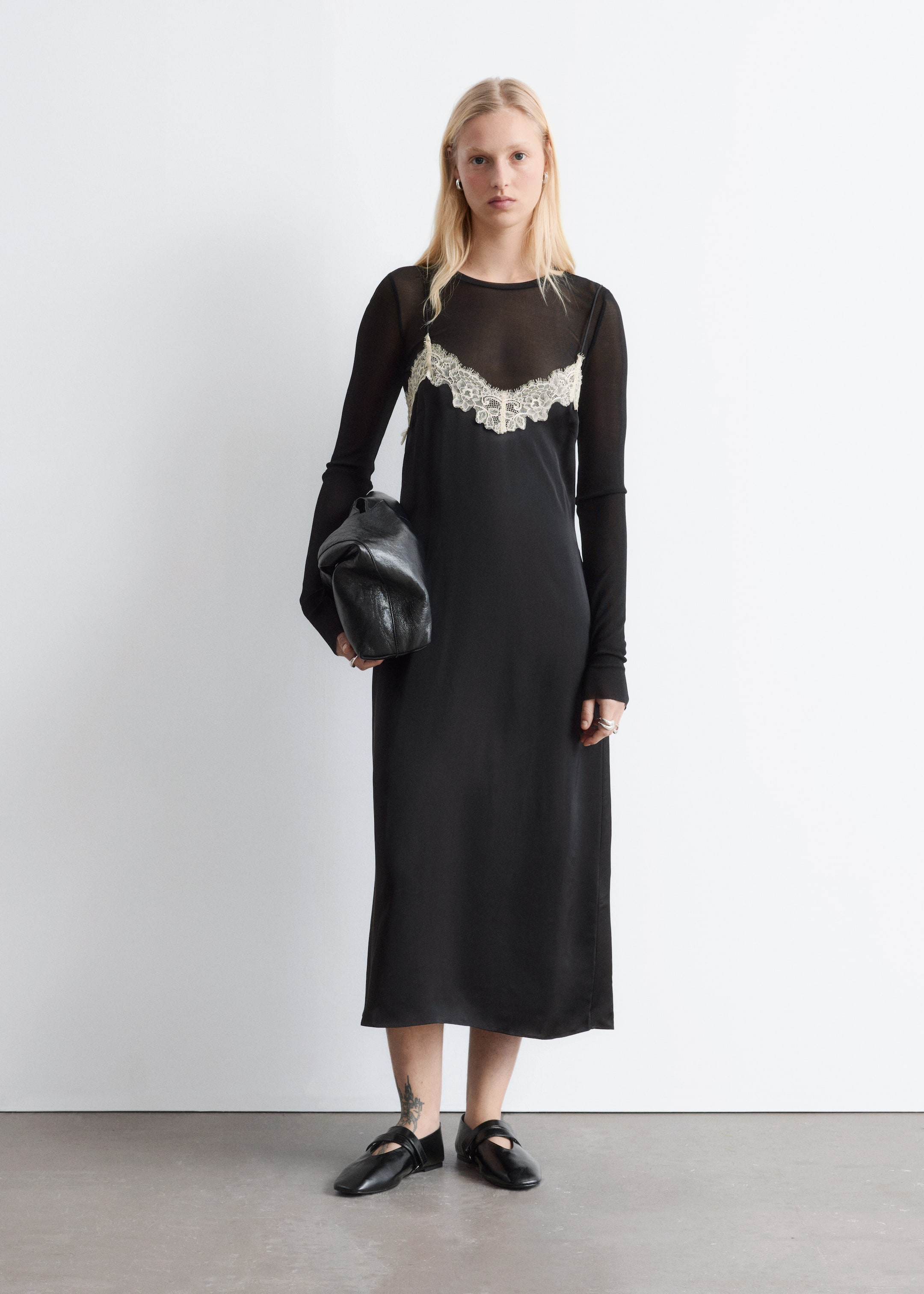 Ver imagen más grande: Vestido midi lencero de satén - Negro - MUJER | H&M ES 1