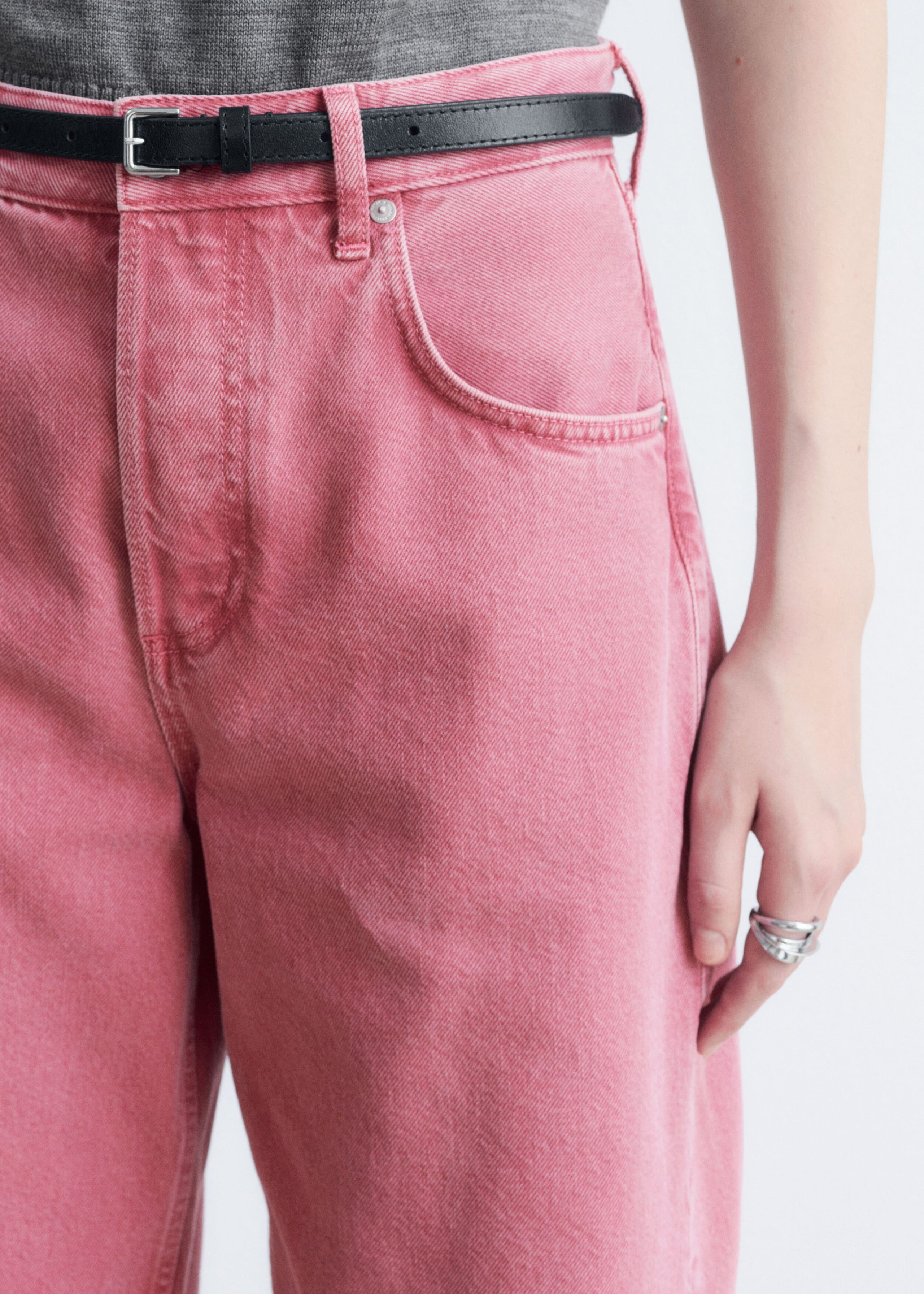 Barrel-Leg Jeans - Light Blue - Lookbook