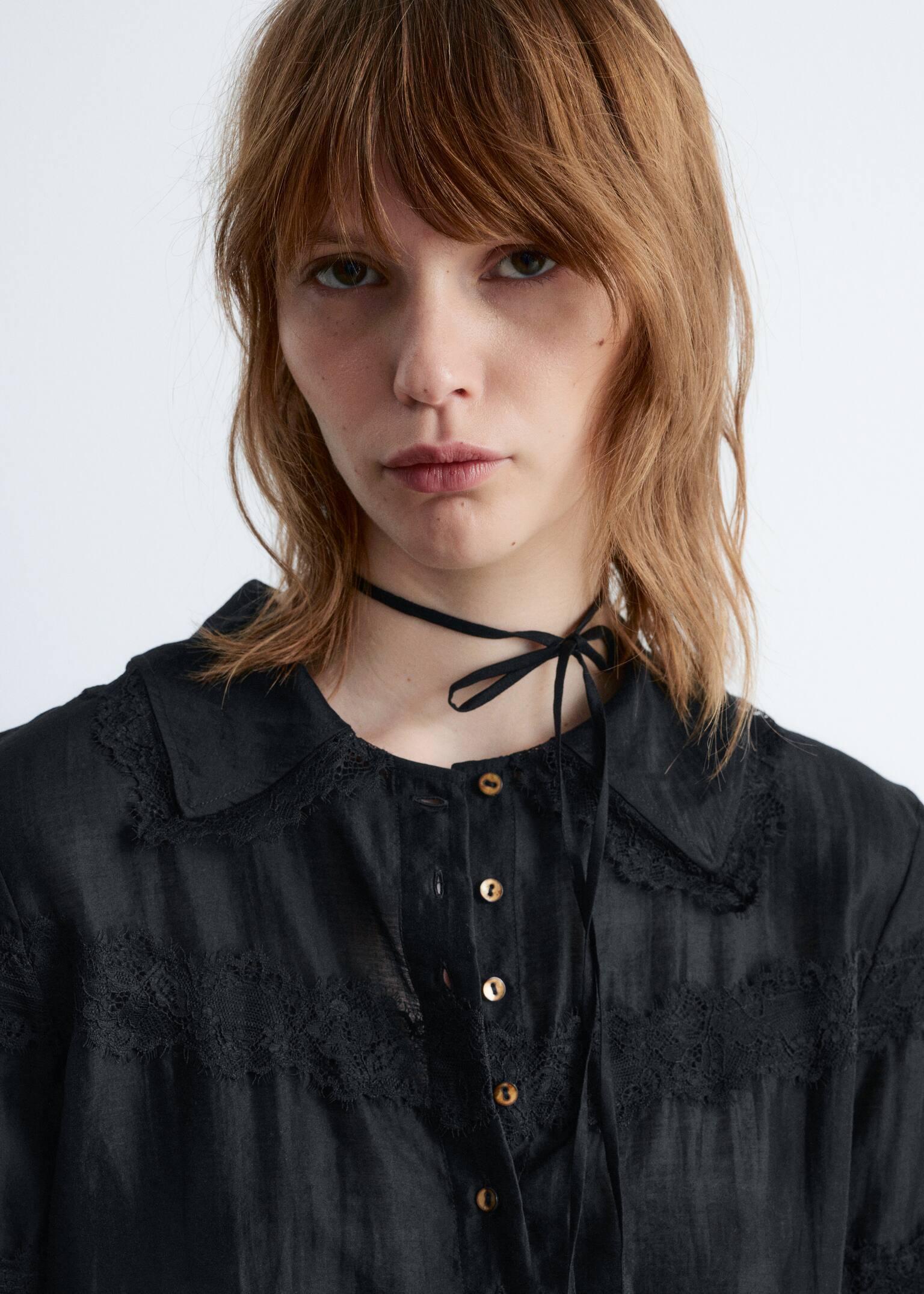 Langærmet blondebluse - Sort/Lysegul - 6