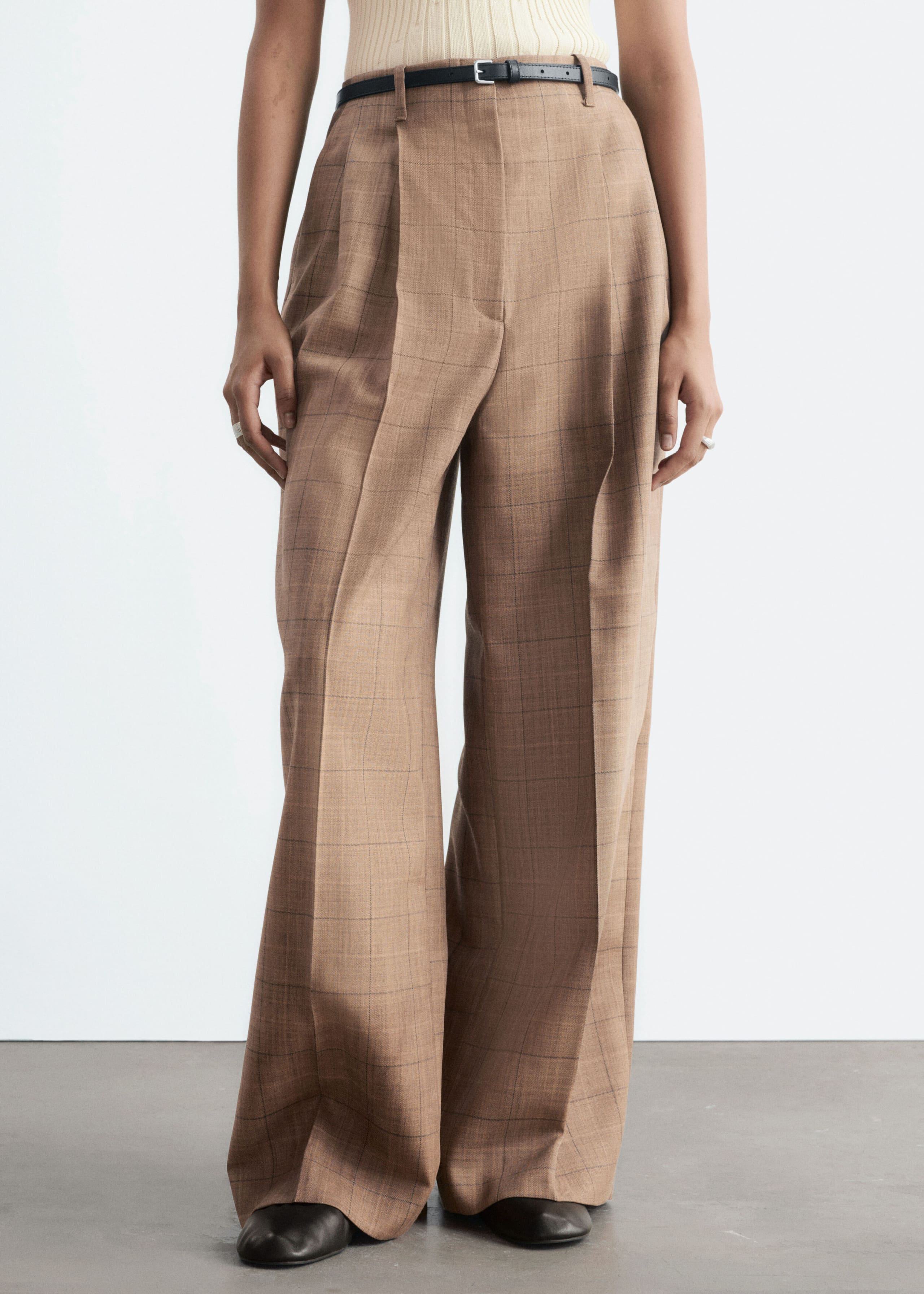 Spodnie z wełną z zakładkami – Dark Beige/Checked – Martwa natura