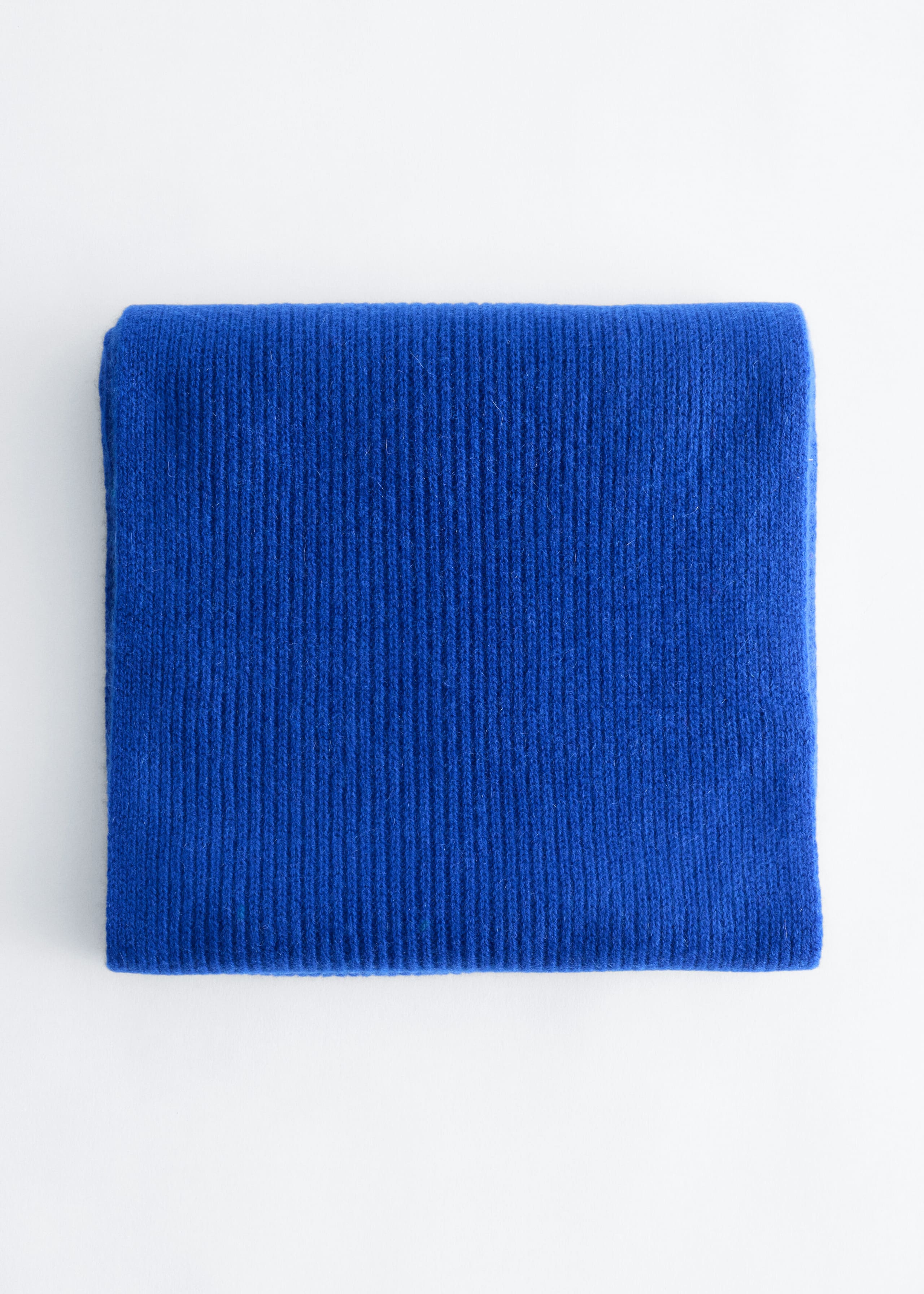 Cashmere Knit Scarf - {{variantName}} - Descriptive Detail