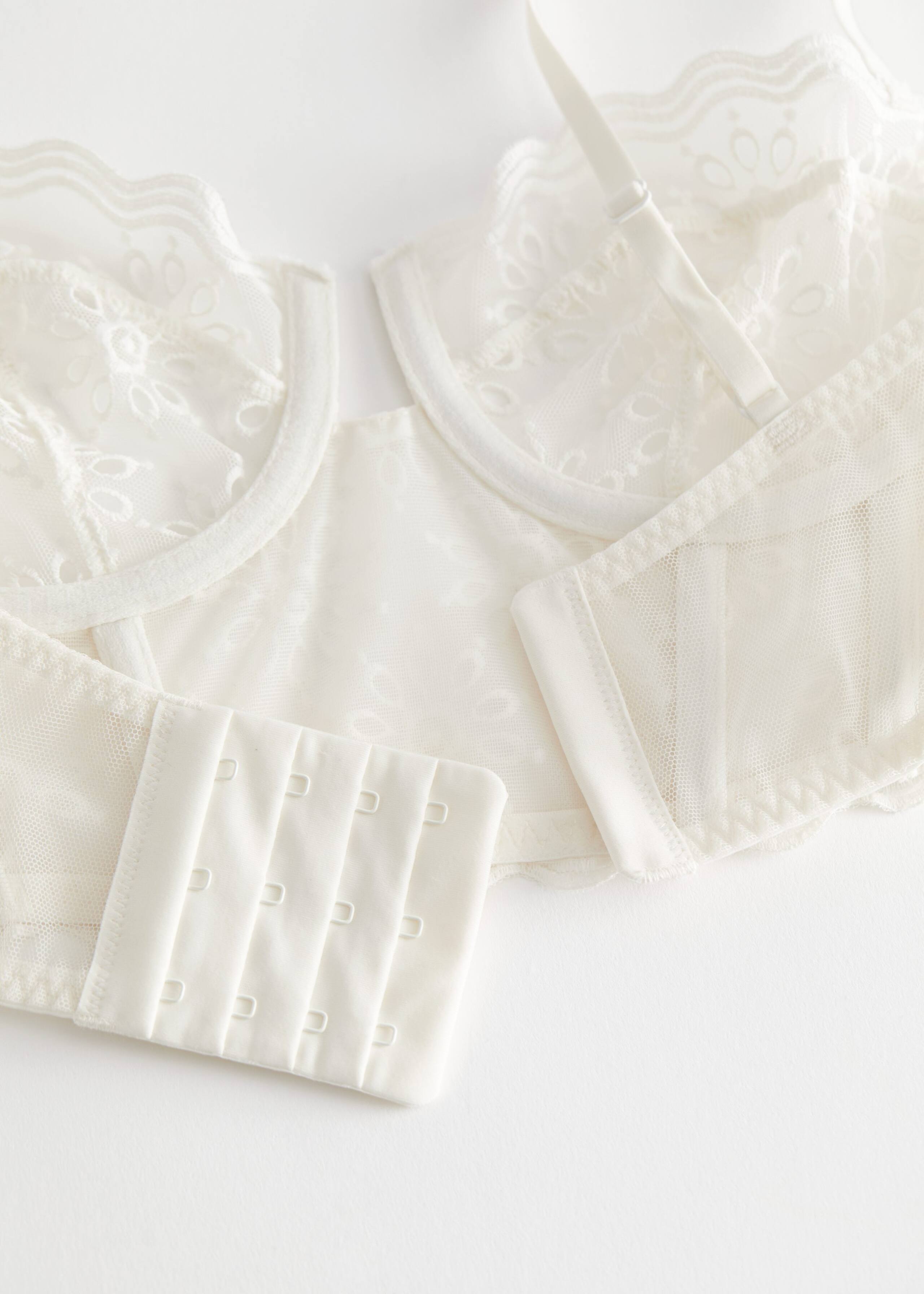Daisy Embroidery Underwire Bustier - White - Still Life