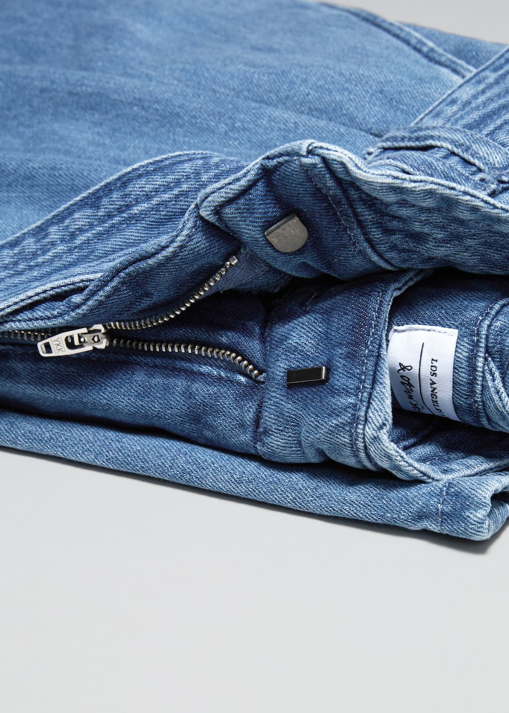Pantaloni ampi in denim con vita paperbag - {{variantName}} - Descrizione dettagliata