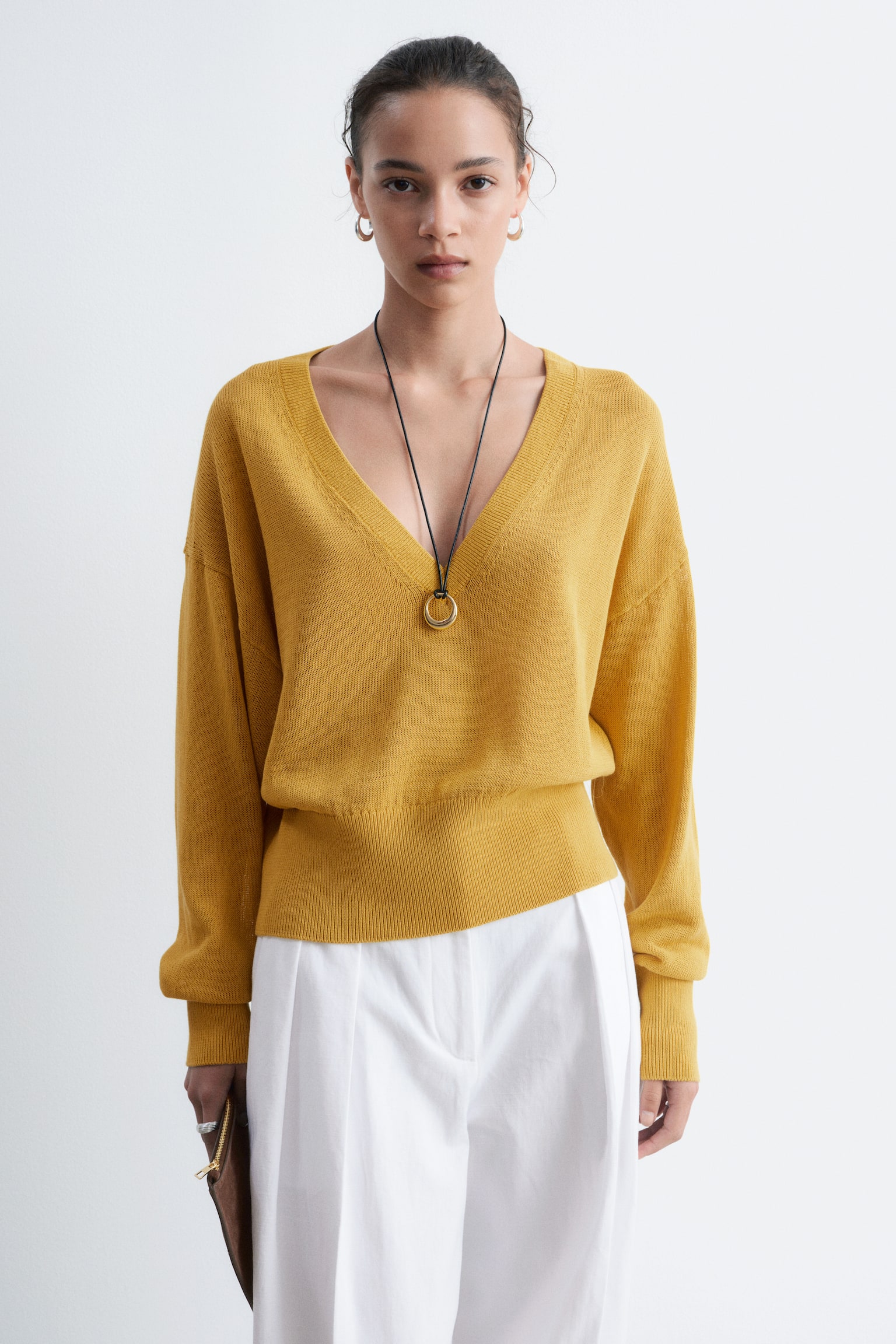 V-Neck Cotton Jumper - חרדל - 1