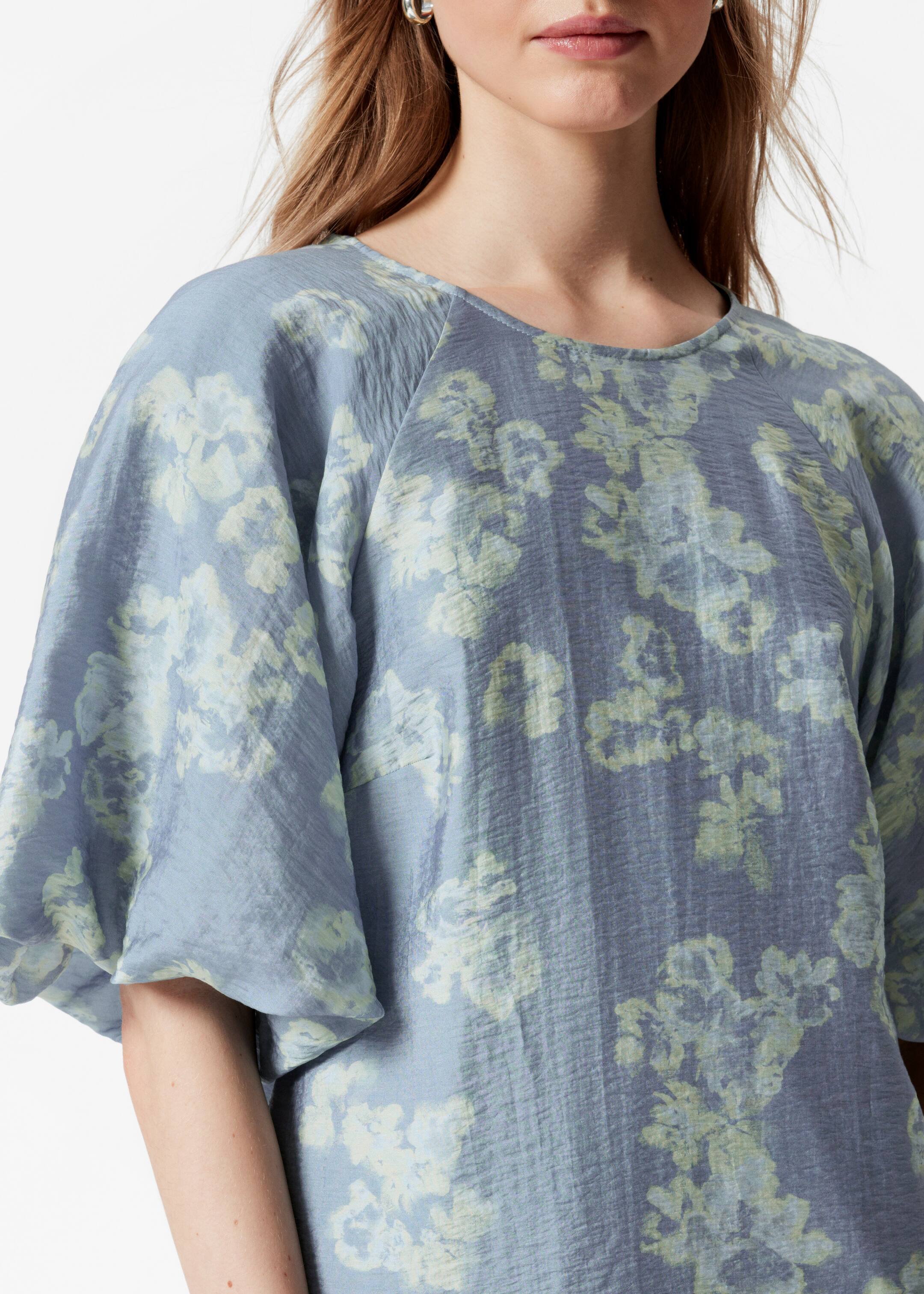 Agrandir l'image: Robe courte à manches volumineuses - Motif fleuri bleu - FEMME | H&M FR 2