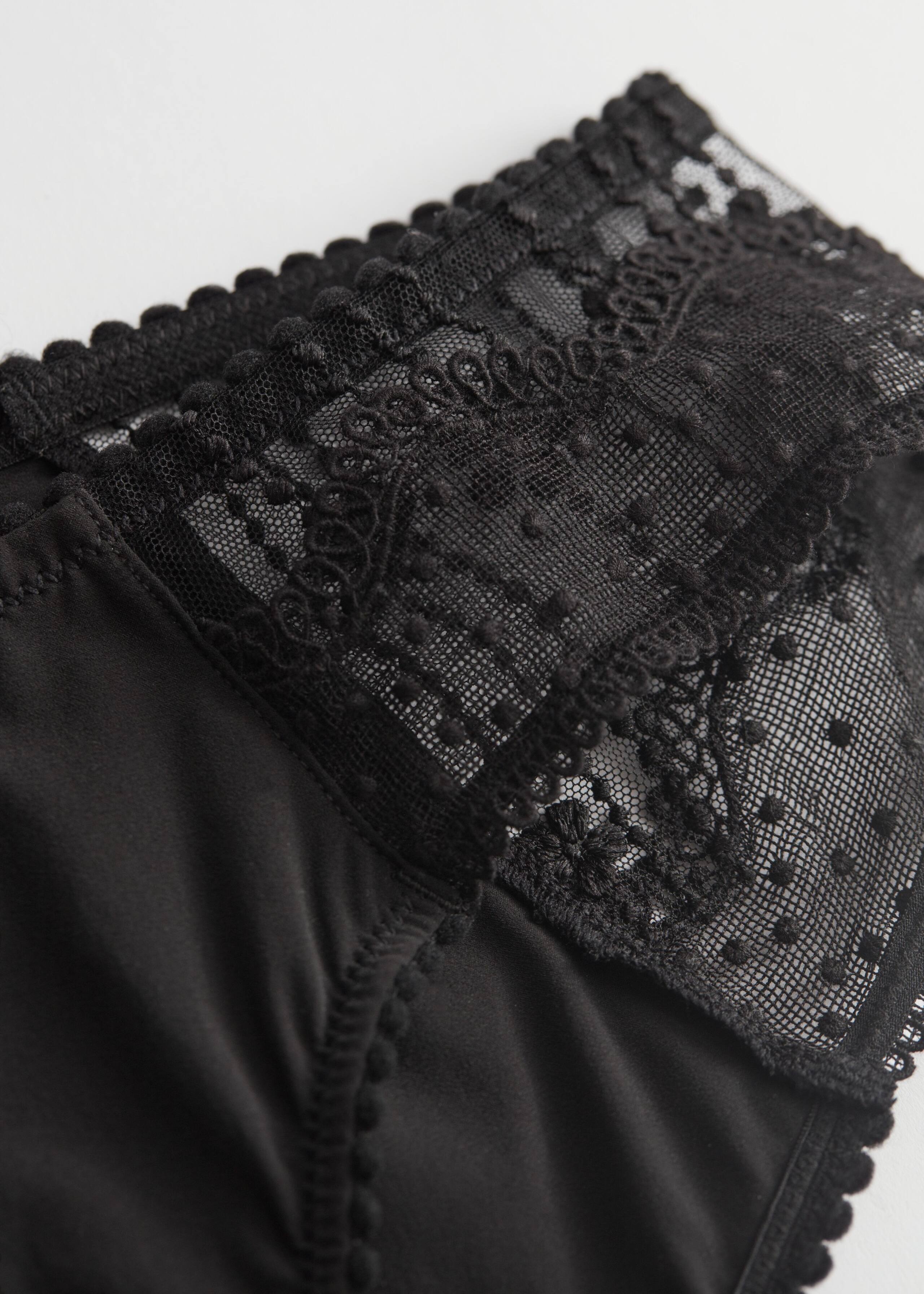 Scalloped Lace Briefs - {{variantName}} - Descrizione dettagliata