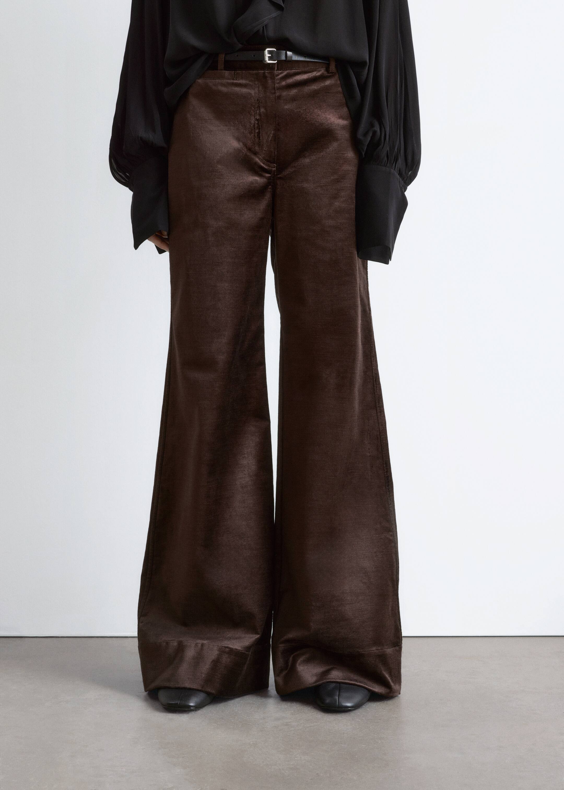 Visualizza immagine più grande: Pantaloni svasati in velluto - Marrone scuro - DONNA | H&M IT 2