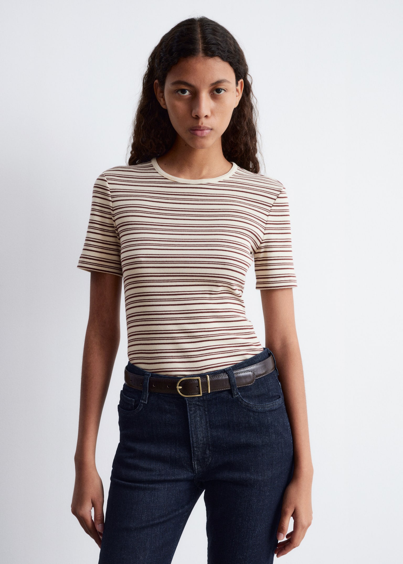 Geripptes T-Shirt - Dunkelbraun/Beige gestreift/Weiß/Dunkelblau/Weiß gestreift