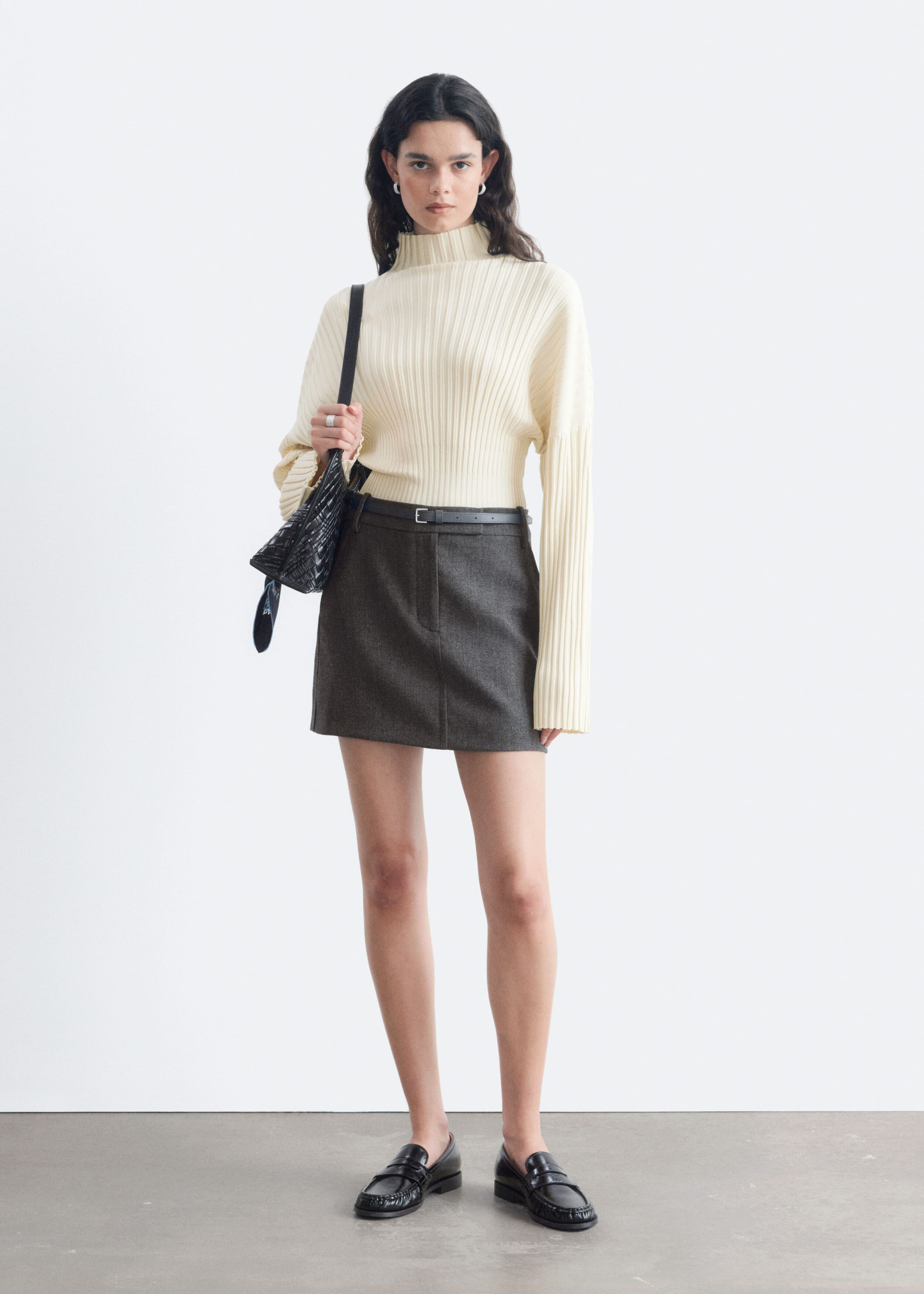 Maglione a coste con collo a lupetto - Verde - Lookbook