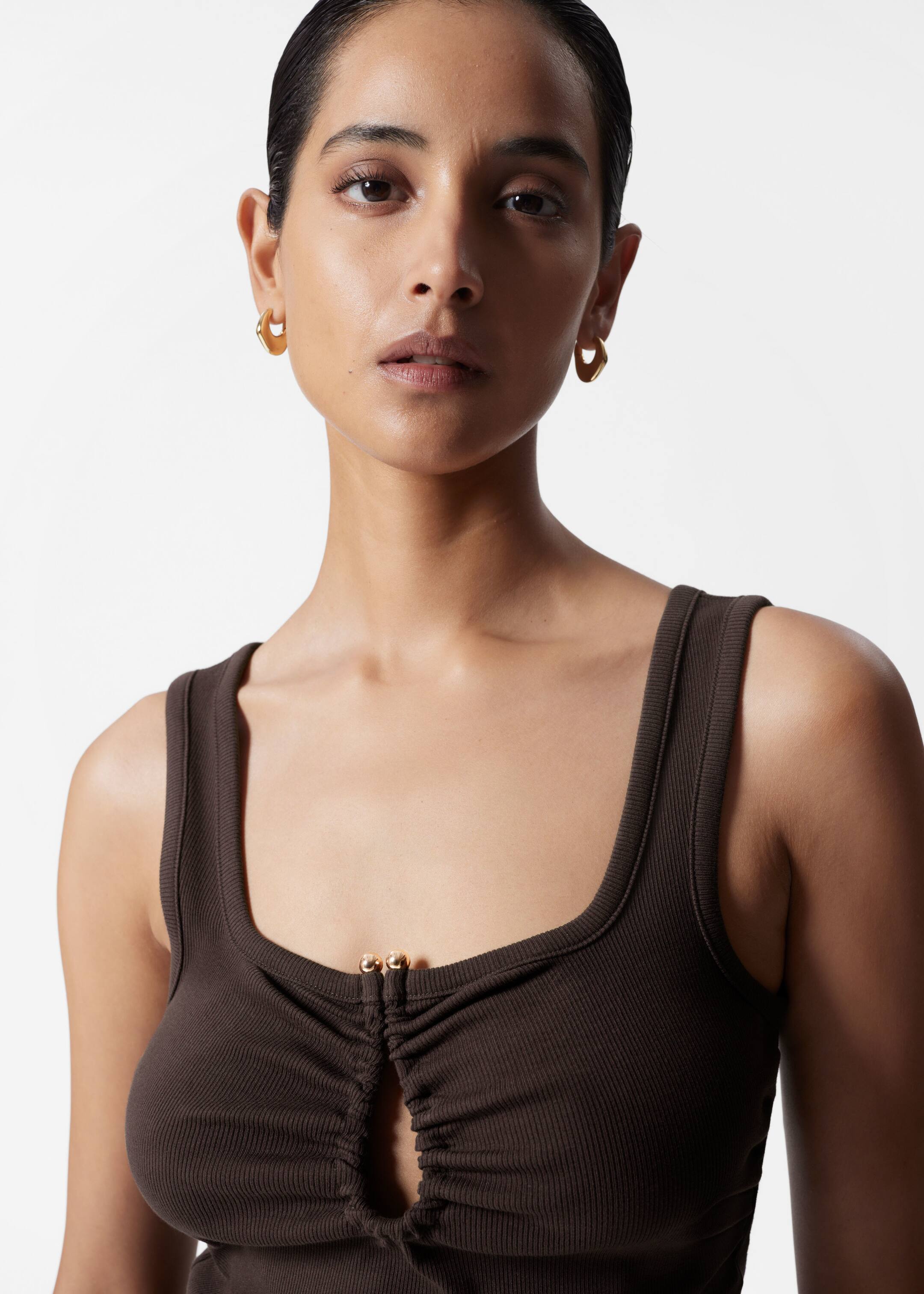 Ver imagen más grande: Camiseta de tirantes con detalle de hebilla - Marrón - MUJER | H&M ES 2