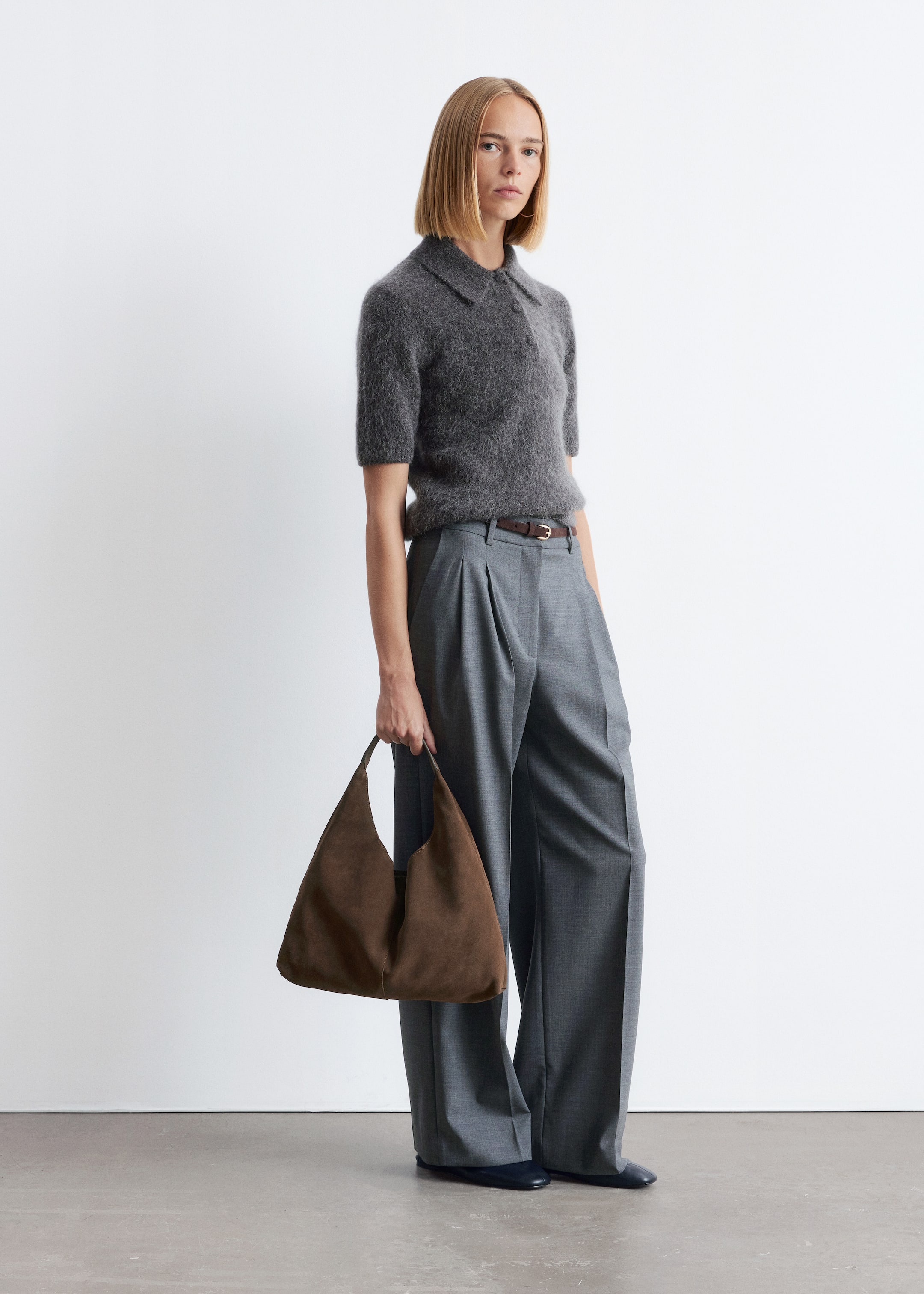 Grösseres Bild ansehen: Klassische Tragetasche aus Veloursleder - Braun - DAMEN | H&M CH 1