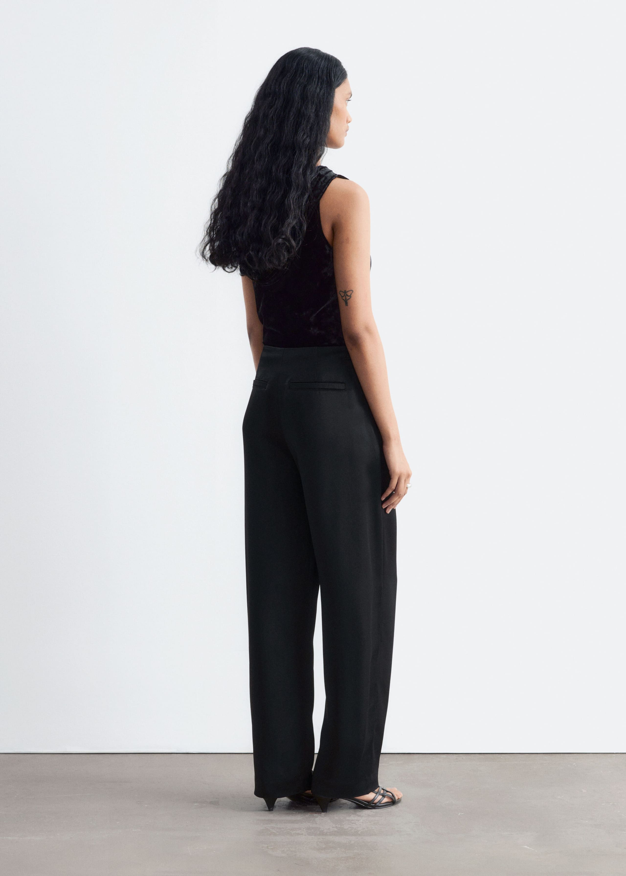 Relaxed Barrel Trousers - Black - Lookbook
