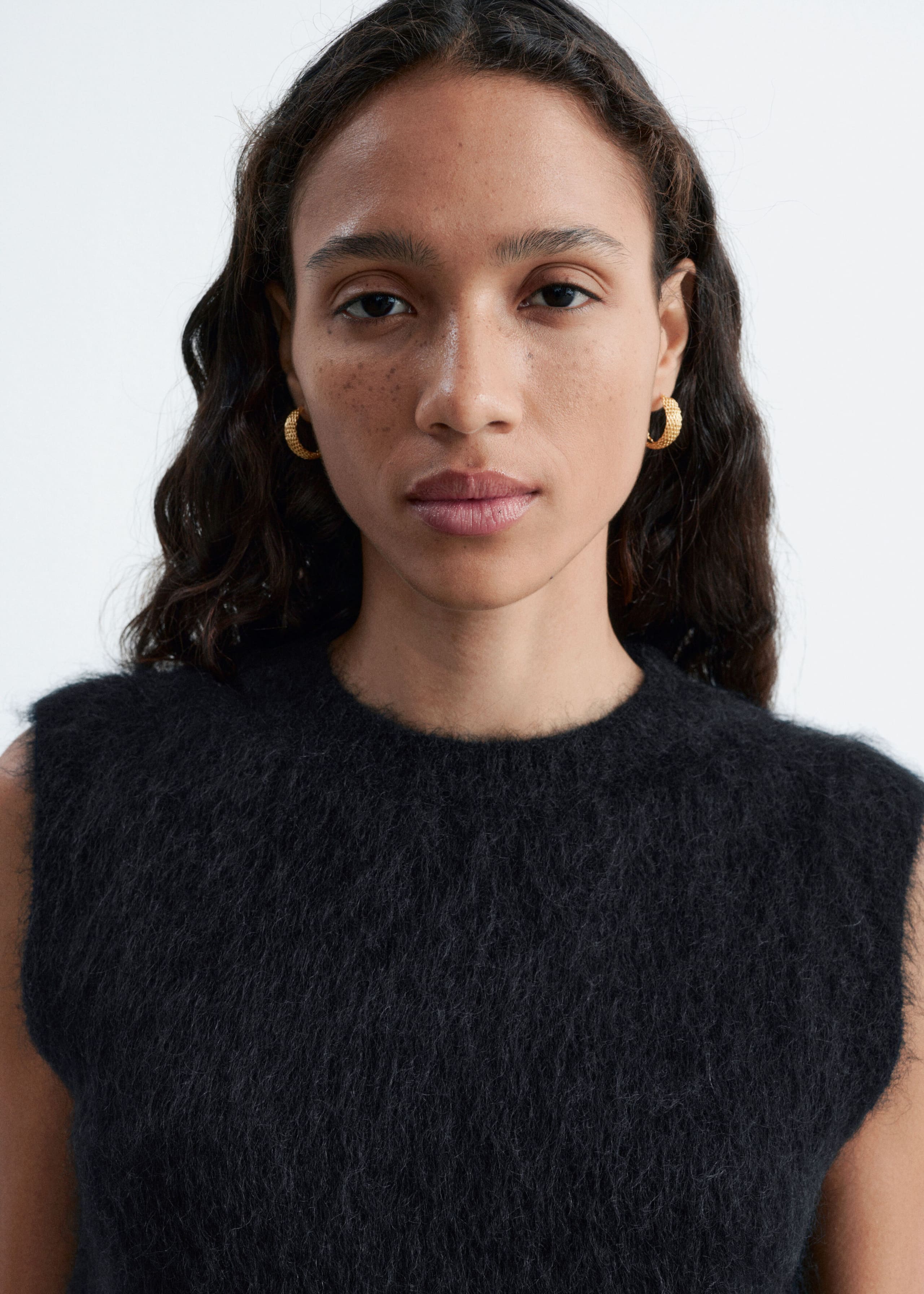 Chain-Inspired Brass Hoops - Gold - Still Life