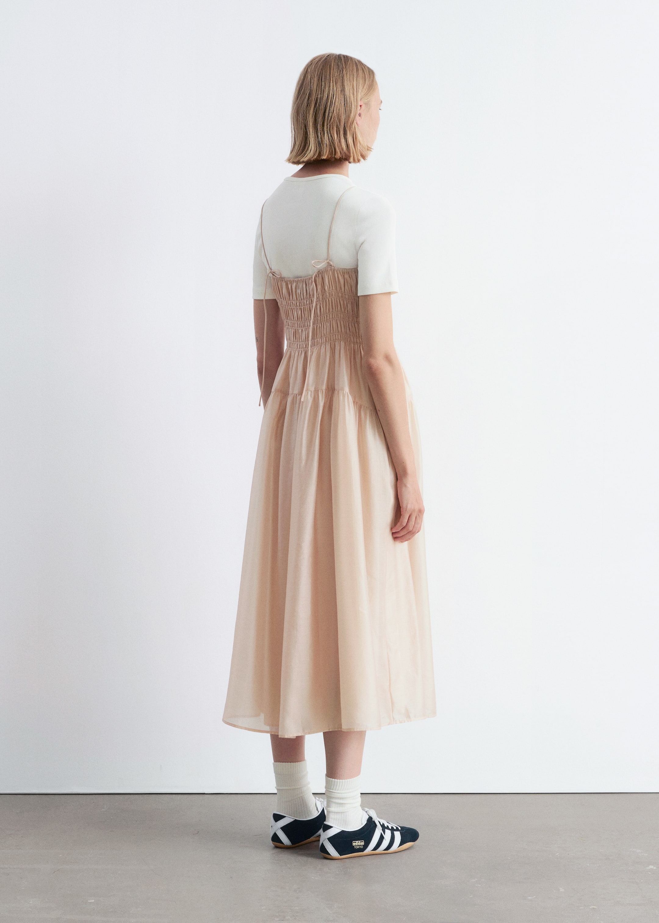 Ver imagen más grande: Vestido midi fruncido - Beige - MUJER | H&M ES 4