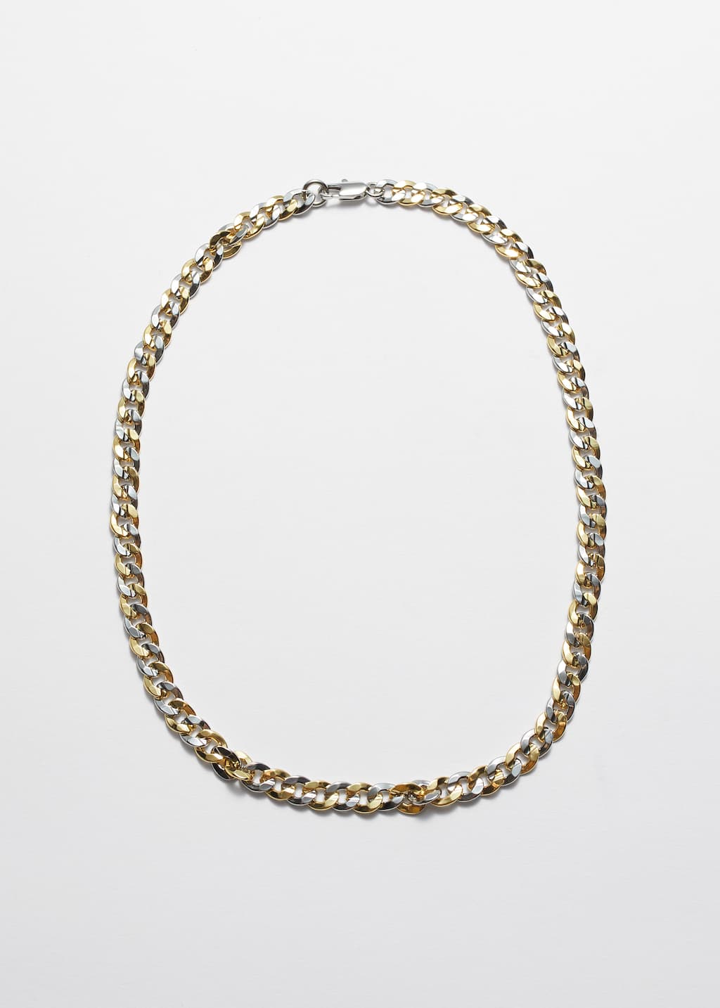 Collar de tono dorado y plateado