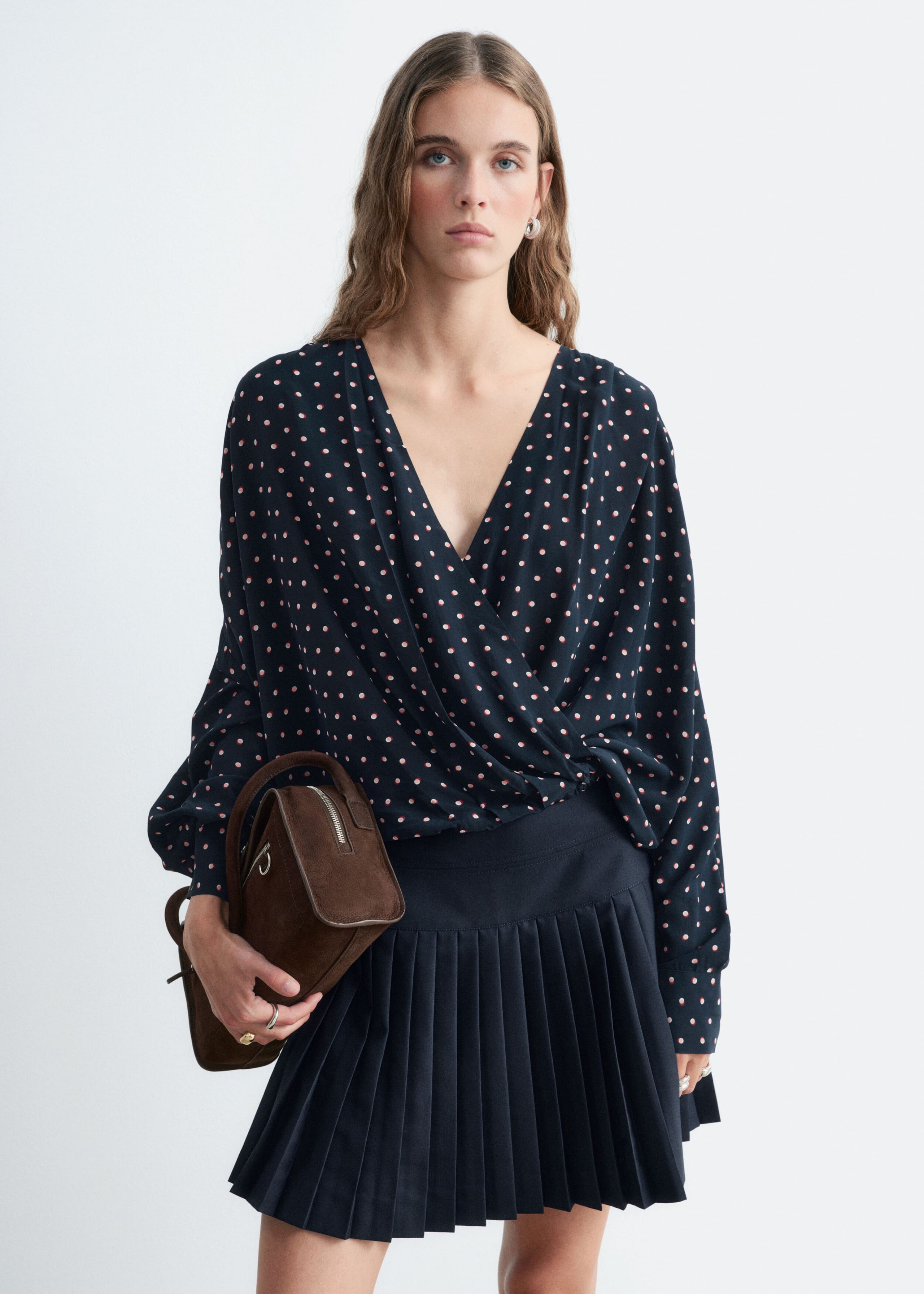 Blouse croisée devant - Bleu foncé/À pois - Lookbook