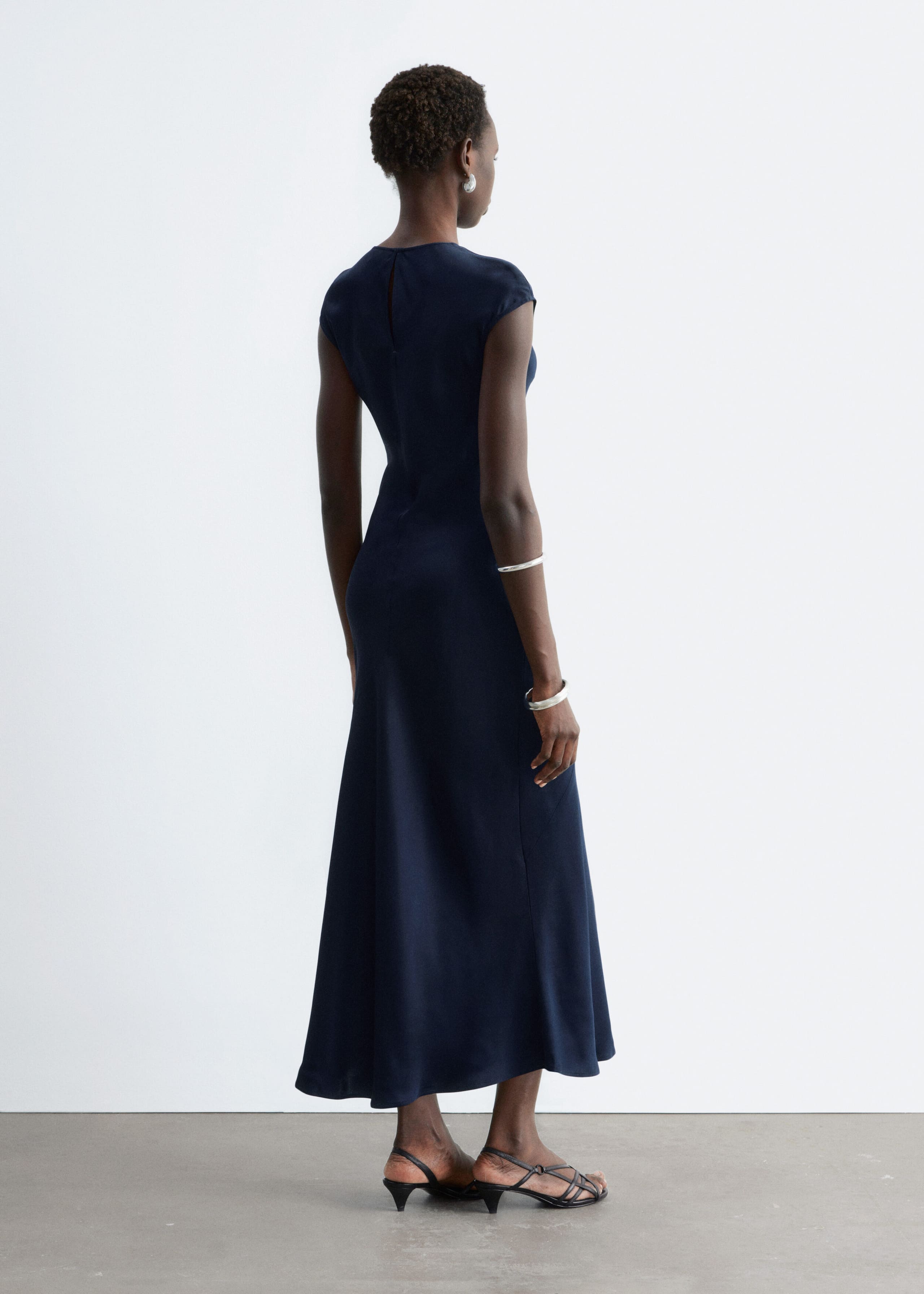Robe longue ajustée en satin - Marron Clair - Lookbook