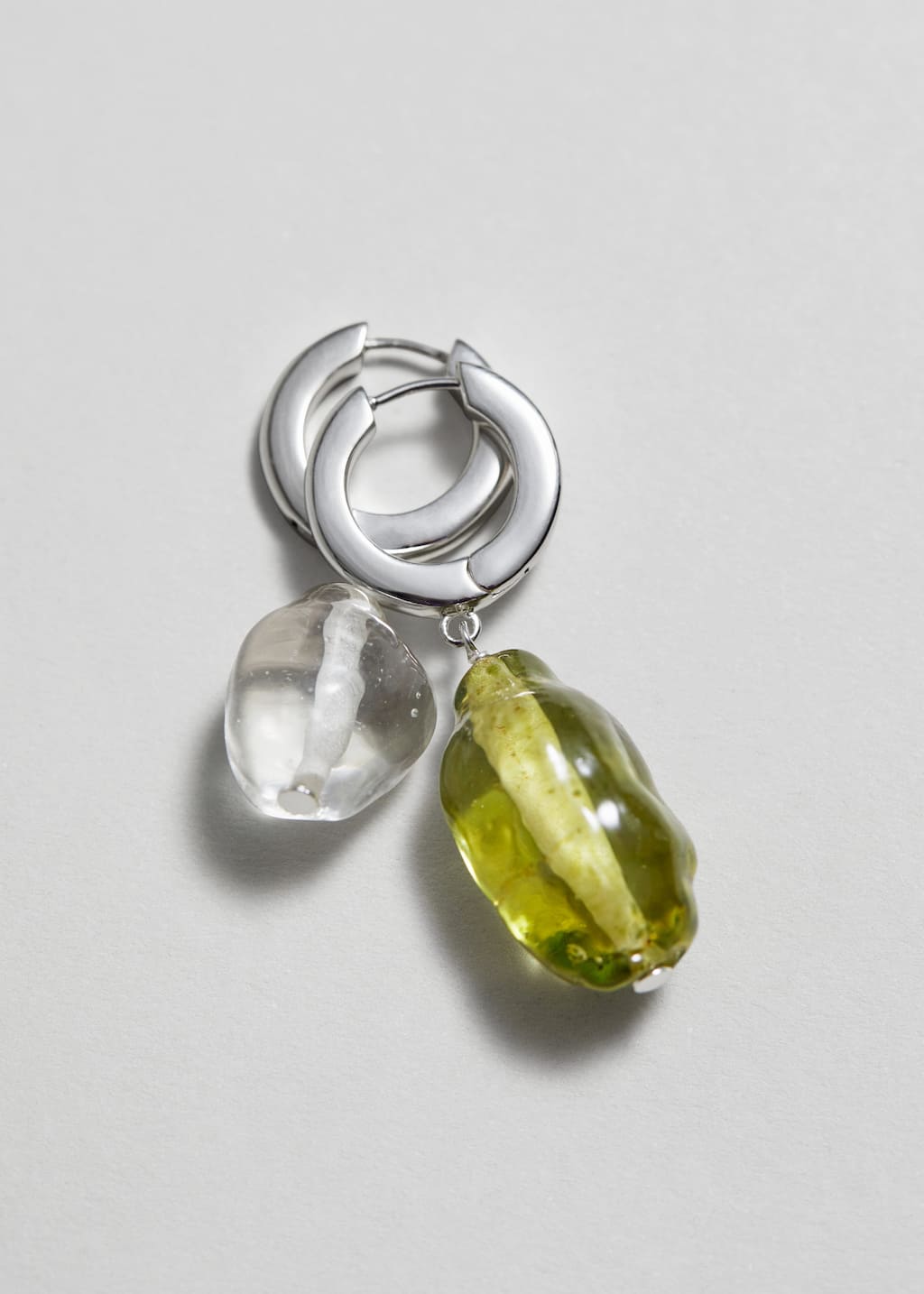 Aros de plata de ley con cuentas