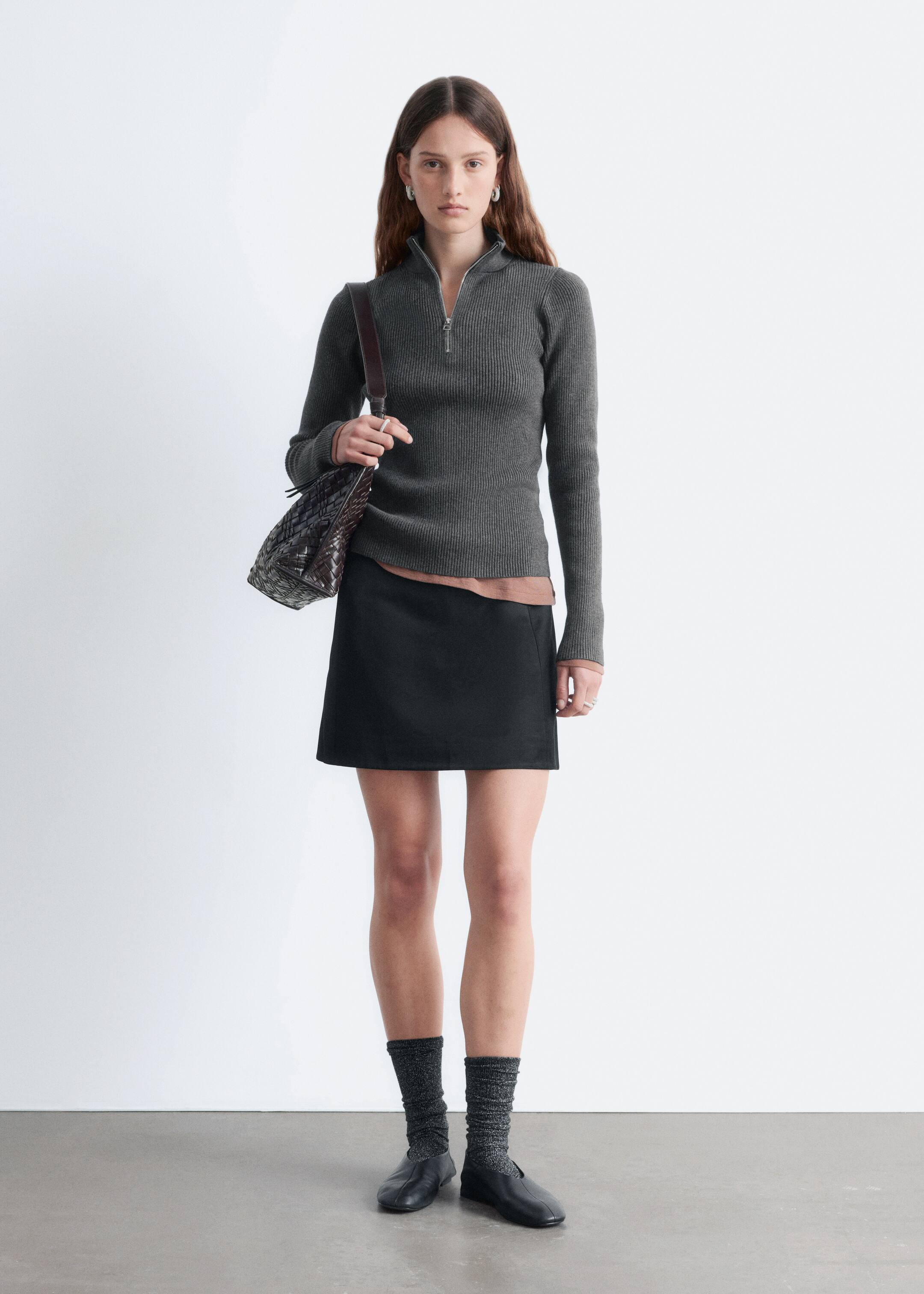 Grösseres Bild ansehen: Pullover mit kurzem Reißverschluss und Stehkragen - Dunkelgrau/Creme gestreift - DAMEN | H&M CH 2