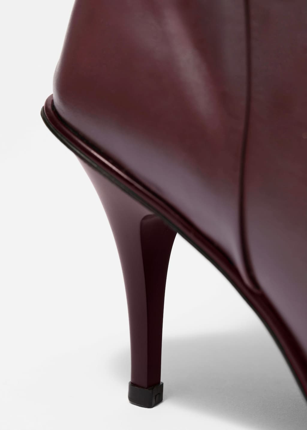 Image of Stivali al ginocchio in pelle dal design classico