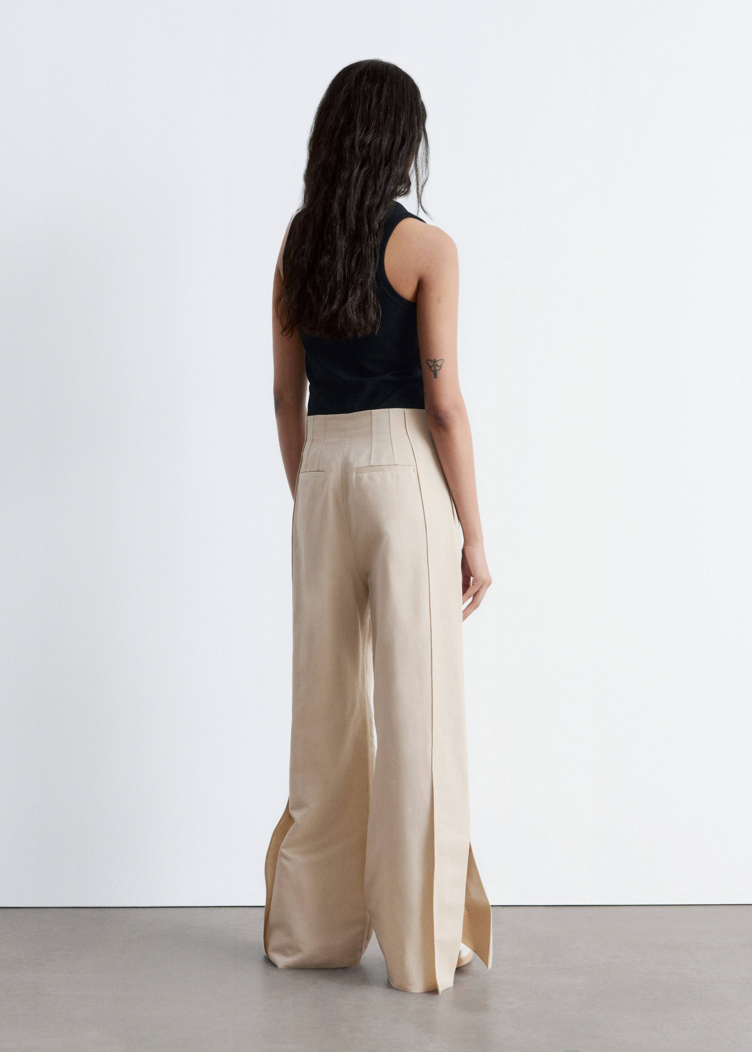 Figurbetontes Tanktop - Schwarz - Lookbook